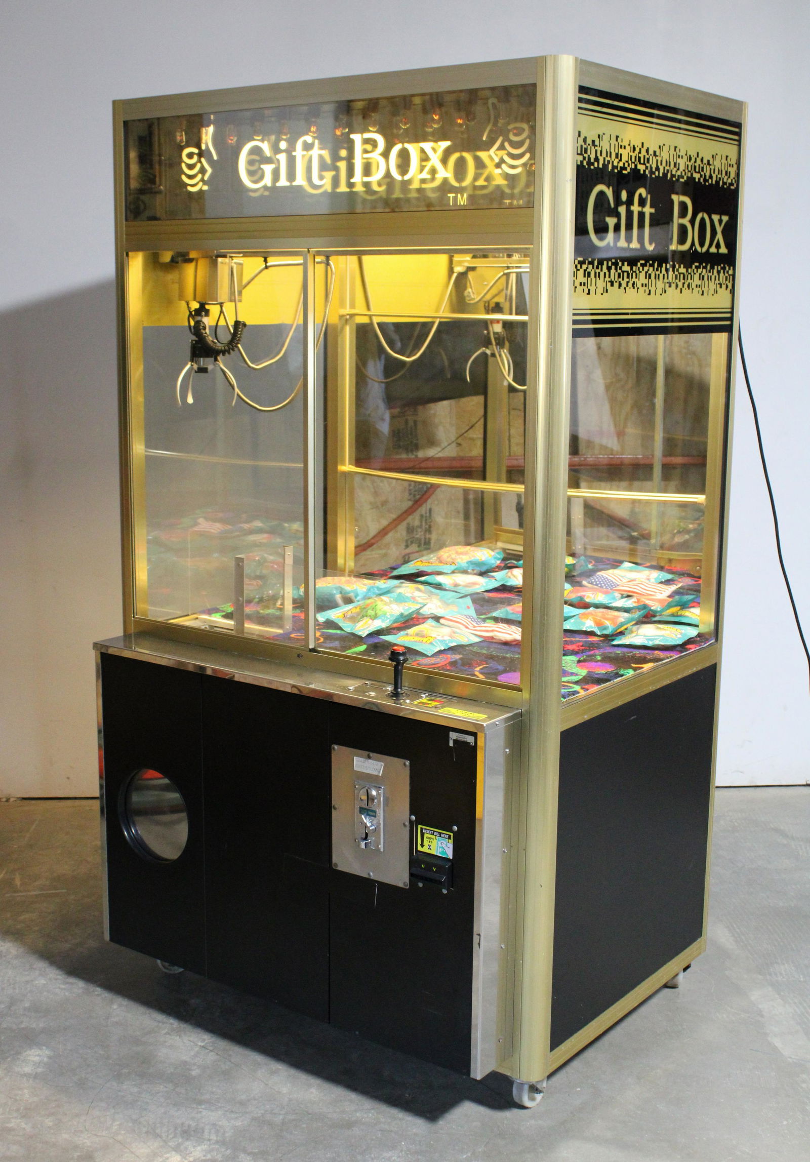 Elaut Gift Box Crane Claw Arcade Machine (1 of 2)