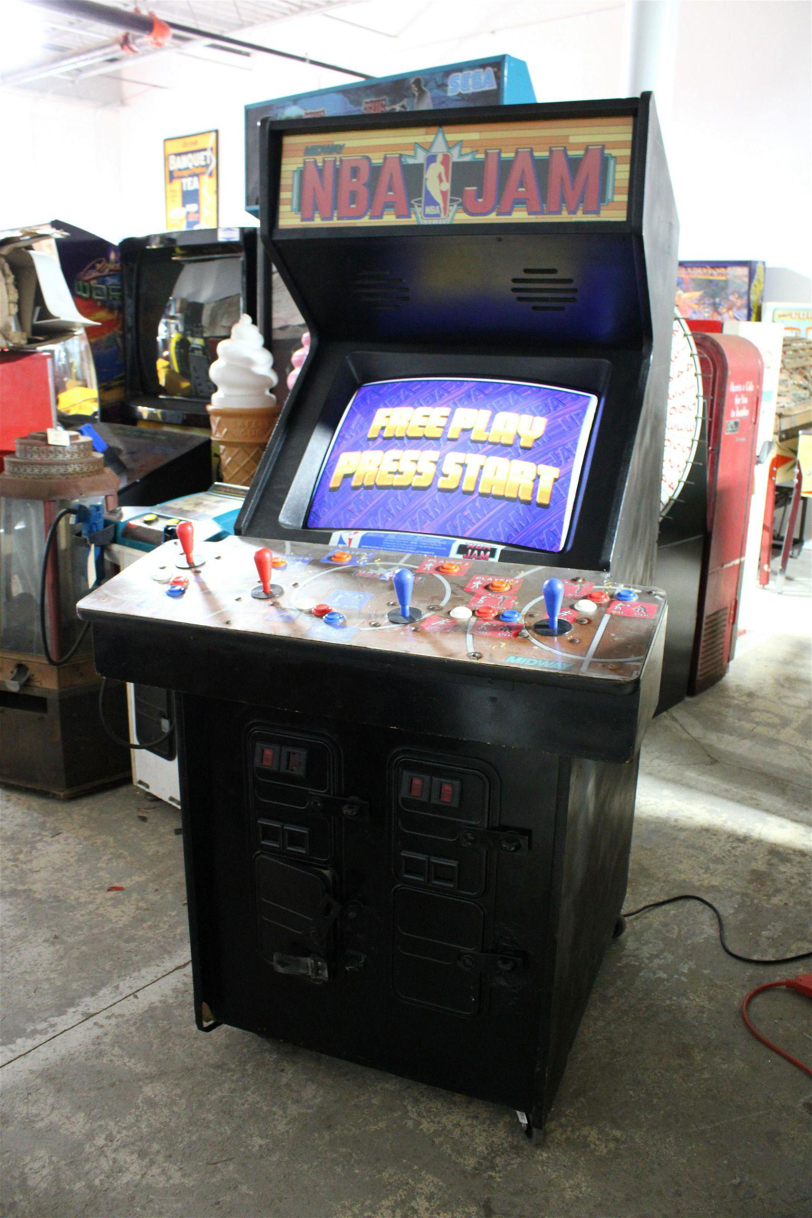 Midway NBA Jam Arcade Game (1 of 3)