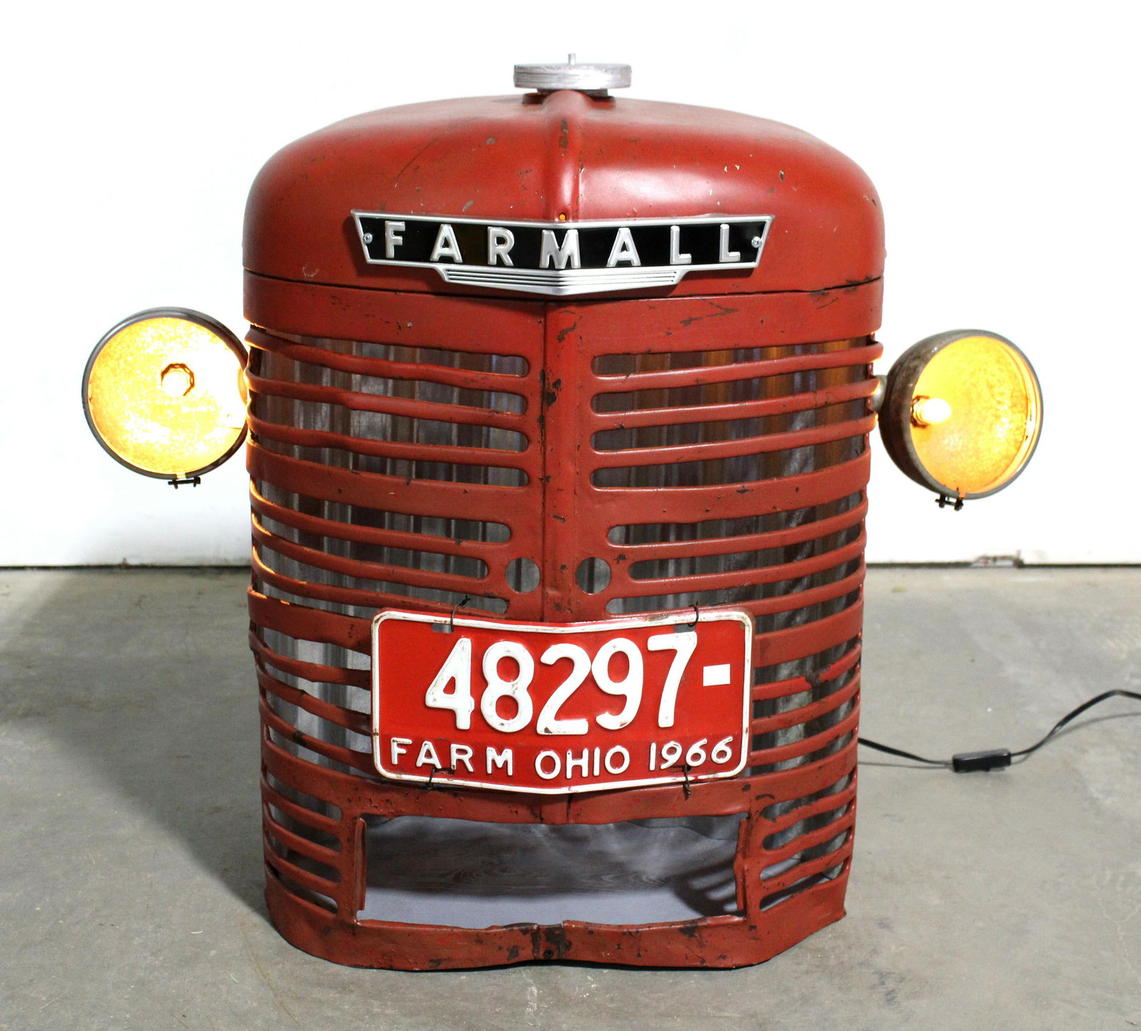 Farmall Repurposed Tractor Light Up (1 of 3)