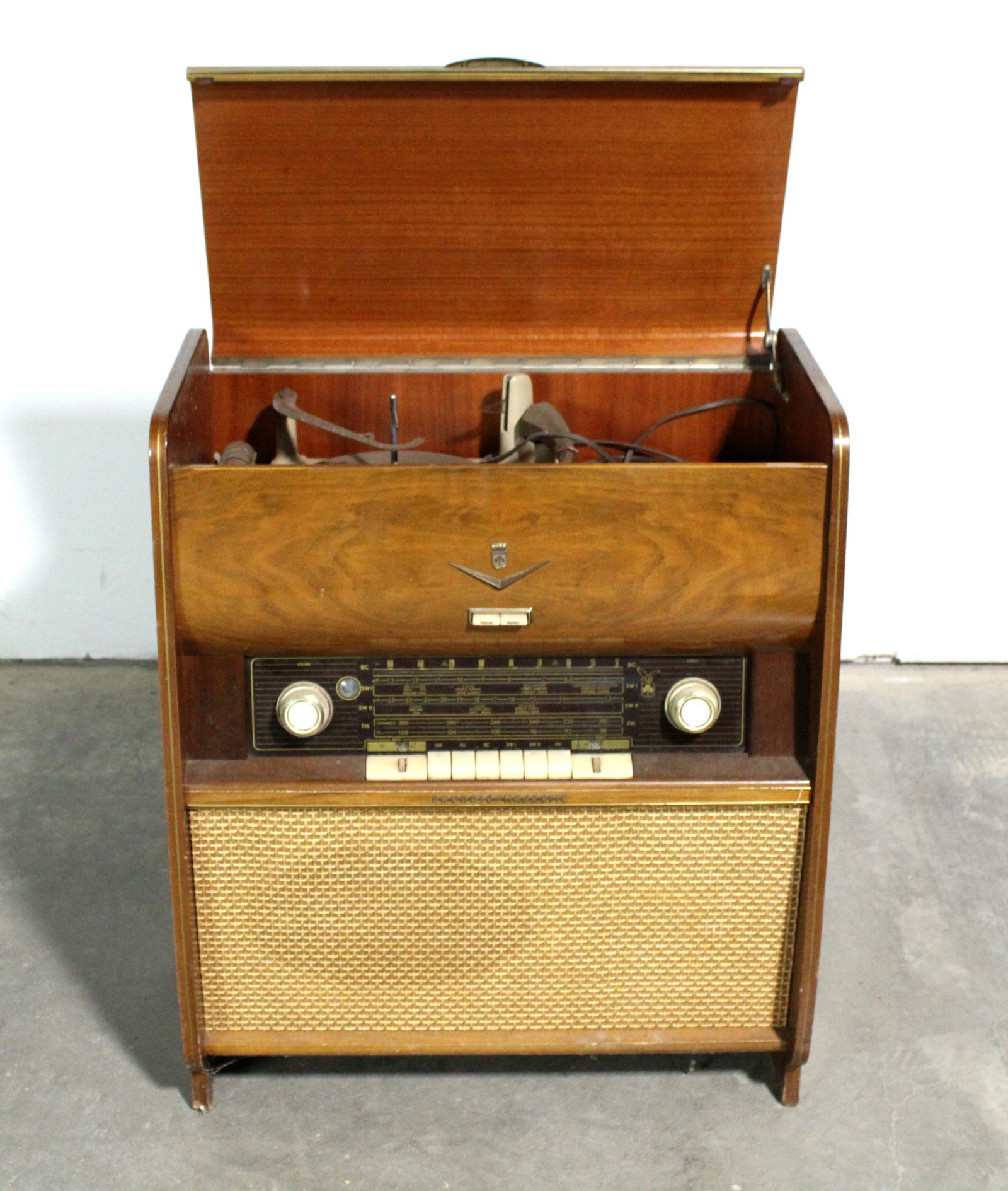 Grundig Magestic 7000 Record Player / Radio (1 of 5)