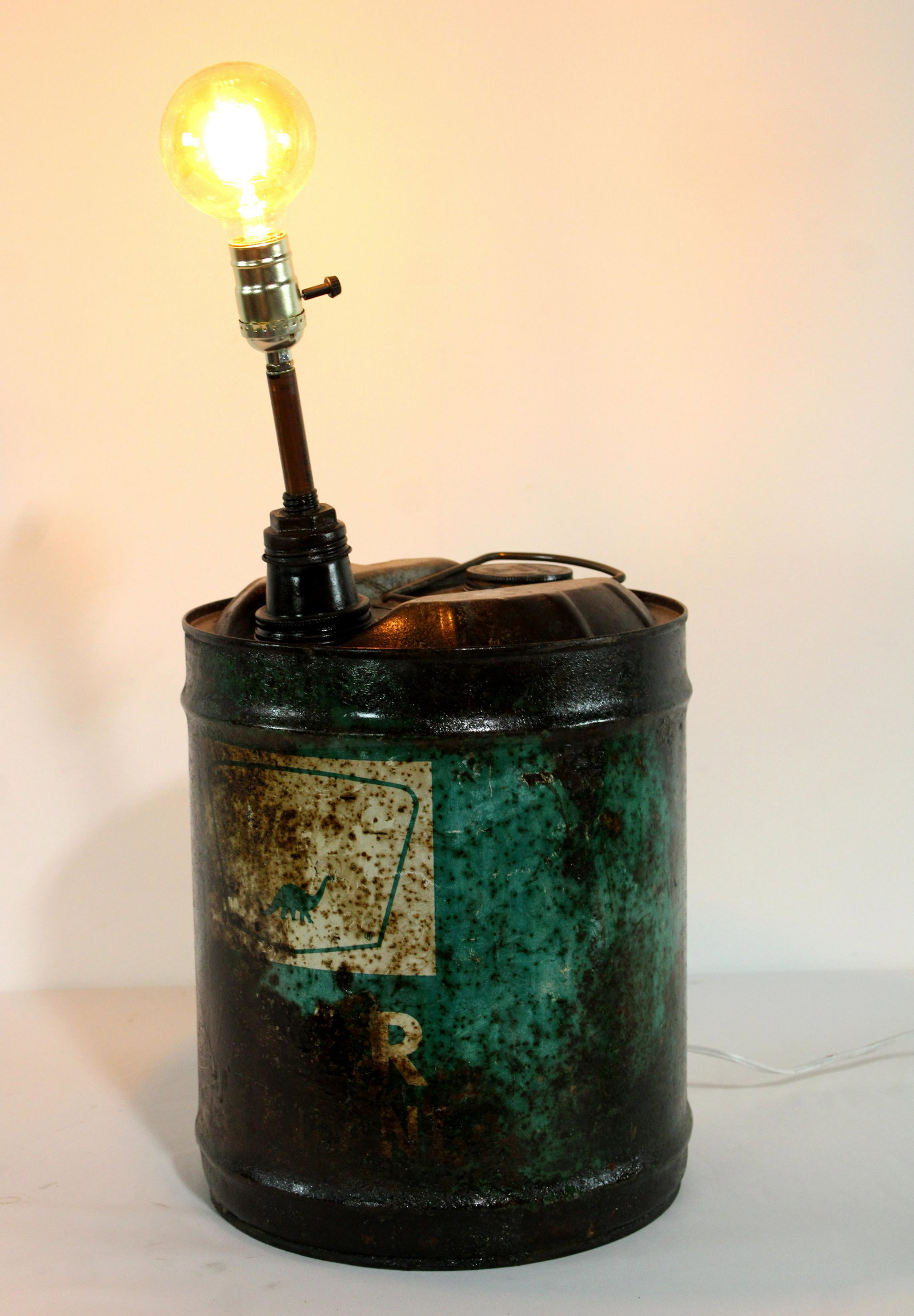 Sinclair Gasoline Can Industrial Lamp: Sinclair Gasoline Can Industrial Lamp. Custom Made. This item requires third party shipping or pickup arrangements to be made. Dimensions:25 x 12 x 12