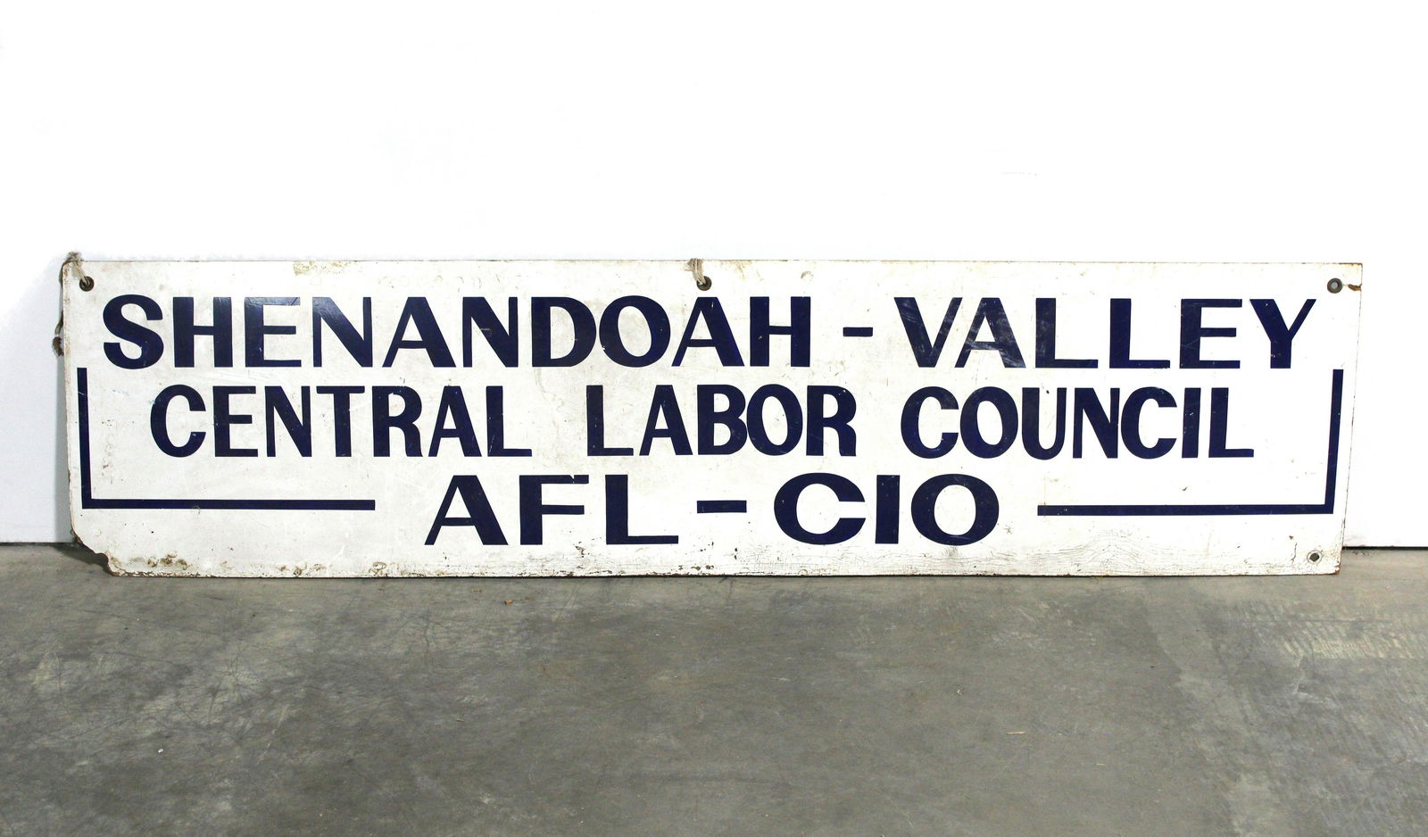 6FT Shenandoah Valley Masonite Sign: 6FT Shenandoah Valley Masonite Sign. Some mold / water damage as shown in photos. This item requires third party shipping or pickup arrangements to be made. Dimensions: 18 x 72