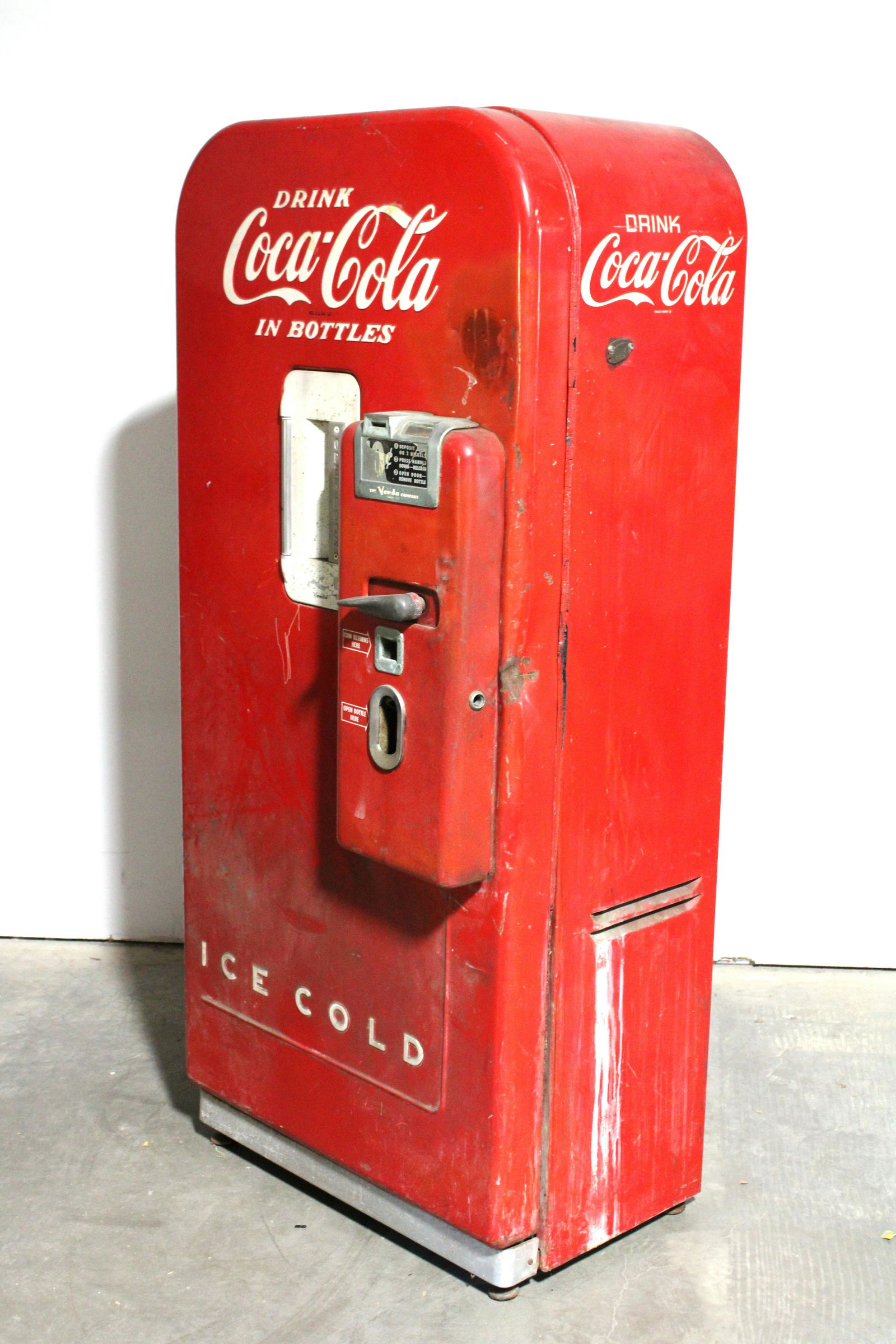 Coca Cola Vendo 39 Vending Machine (1 of 9)