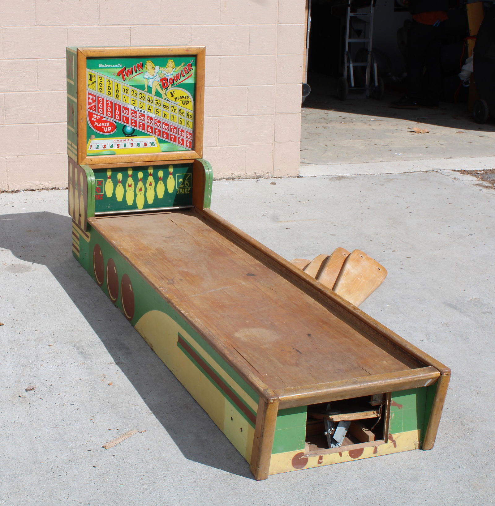 Universal Twin Bowler Arcade Game, 1950 (1 of 5)