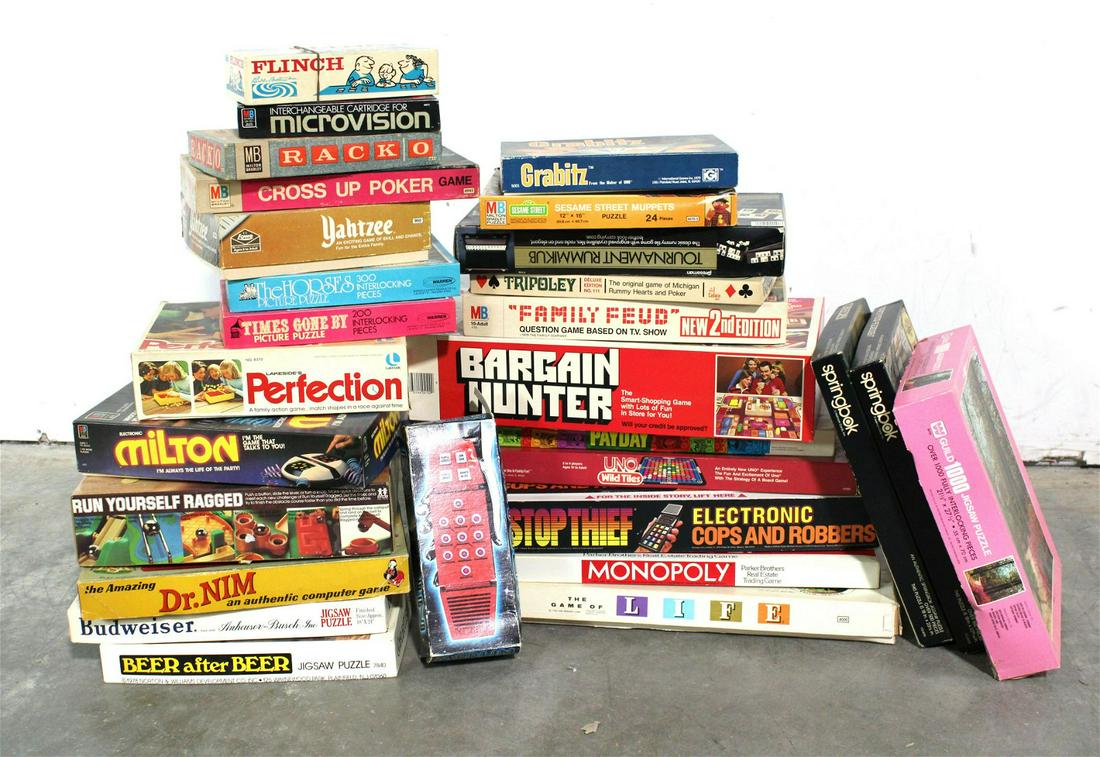 Large Lot of Vintage Boardgames and Puzzles (1 of 1)
