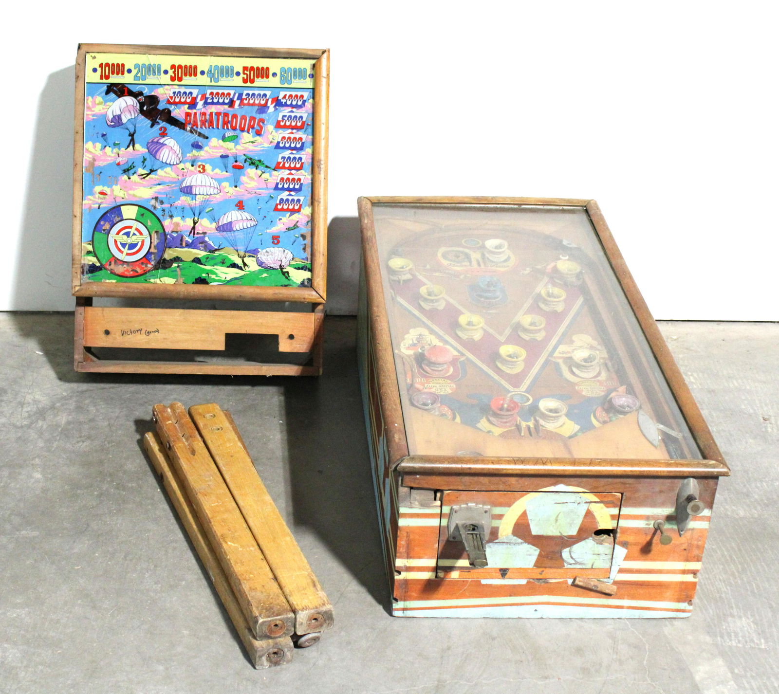 United Paratroops Woodrail Pinball Machine (1 of 6)