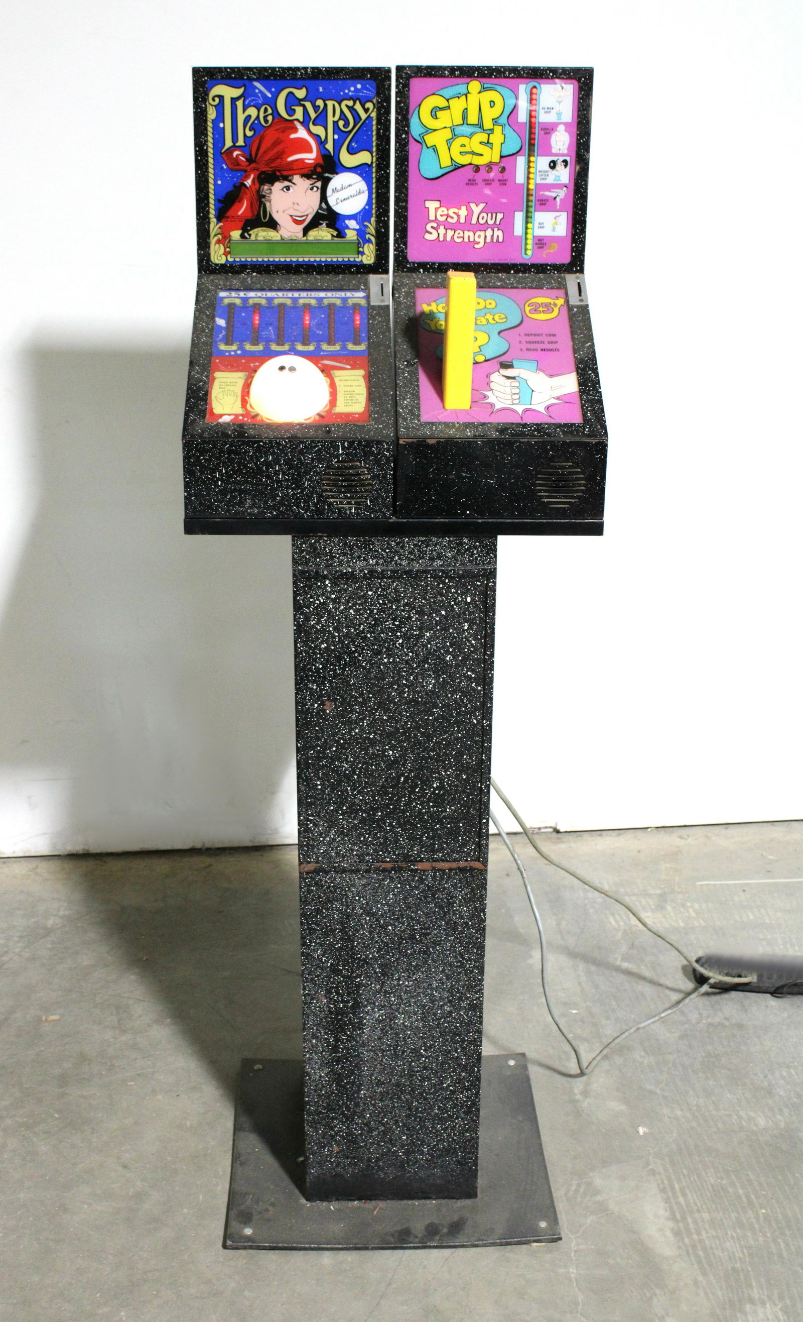 Coin Op Amusement Games on Stand (1 of 3)
