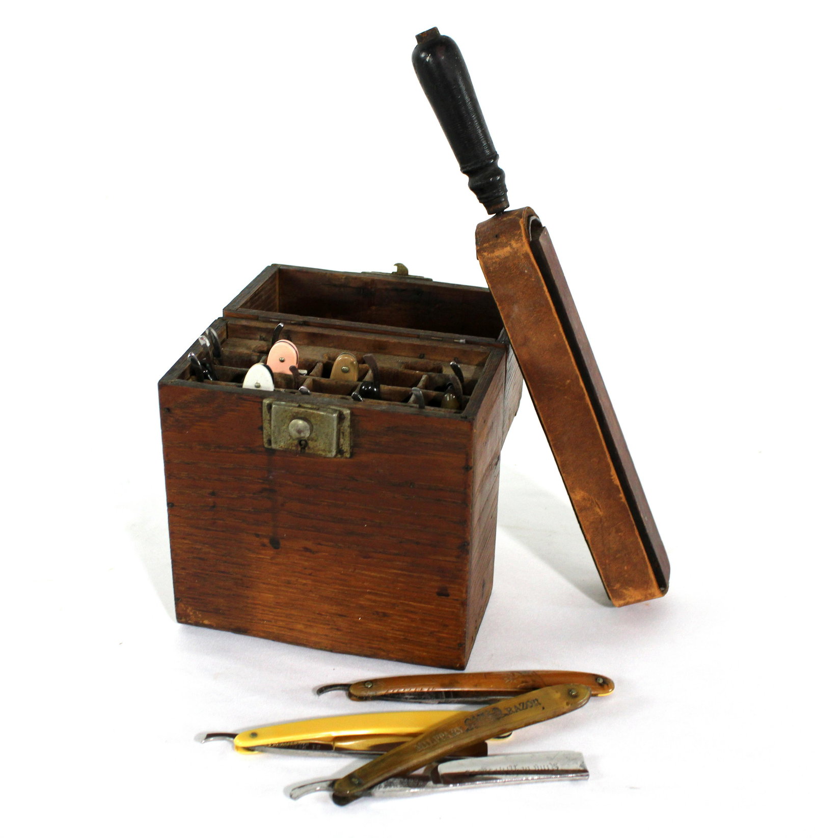 Seventeen Vintage Razors in Case (1 of 2)