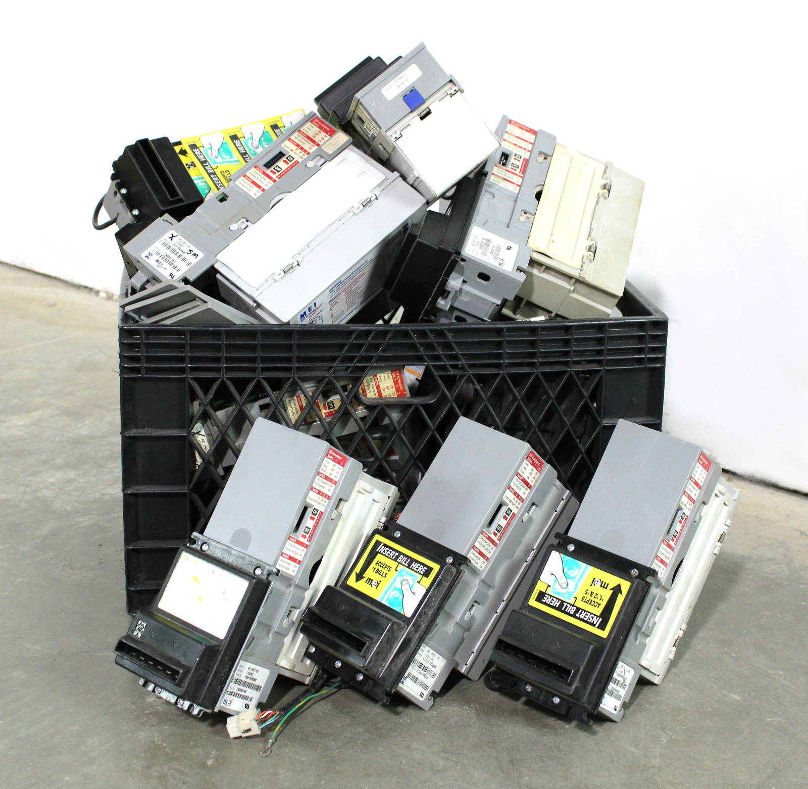 Dollar Bill Acceptors, Total Of 15 Auction