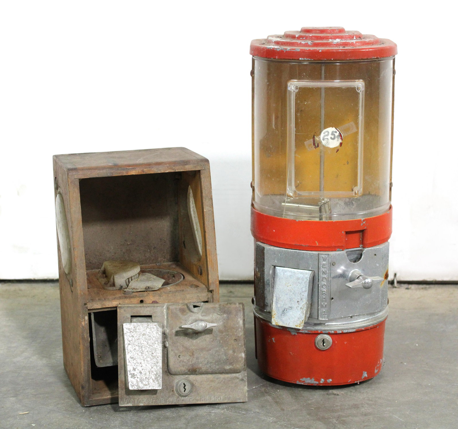 Vendorama and Baby Grand Gumball Machines (1 of 2)