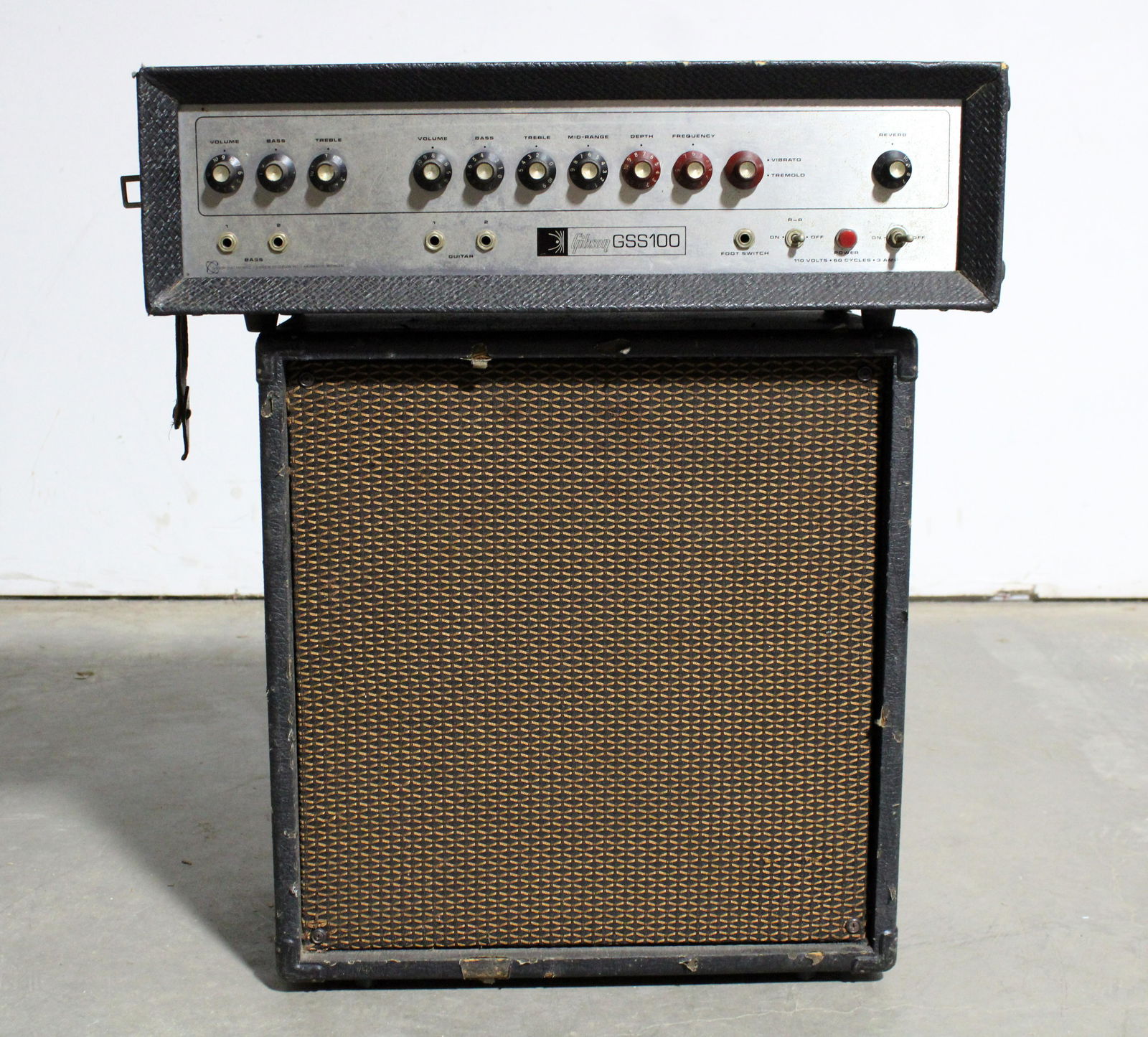 Gibson GSS100 Amp Head and Speaker (1 of 4)