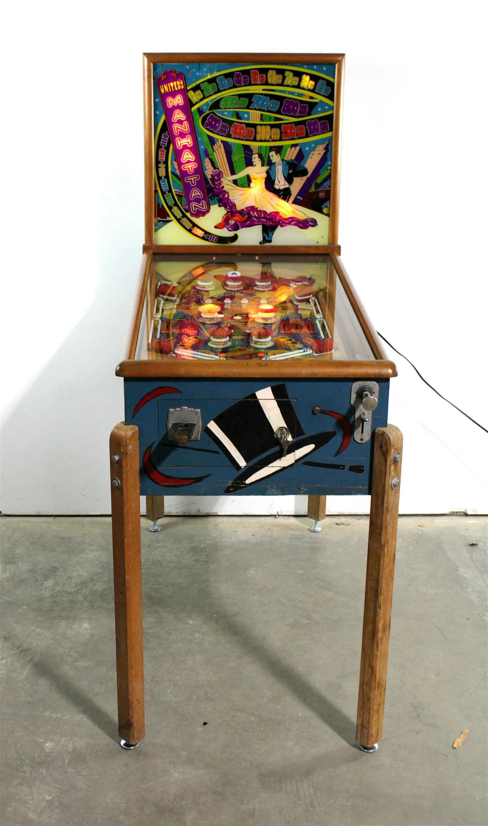 Chicago Coin Manhattan Woodrail Pinball Machine (1 of 8)