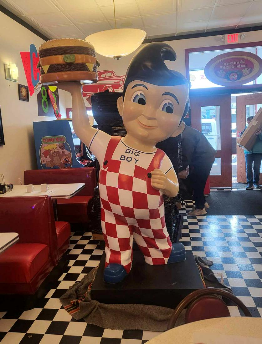 7.5 FT TALL Bob's Big Boy Statue, Remote Pickup (1 of 4)