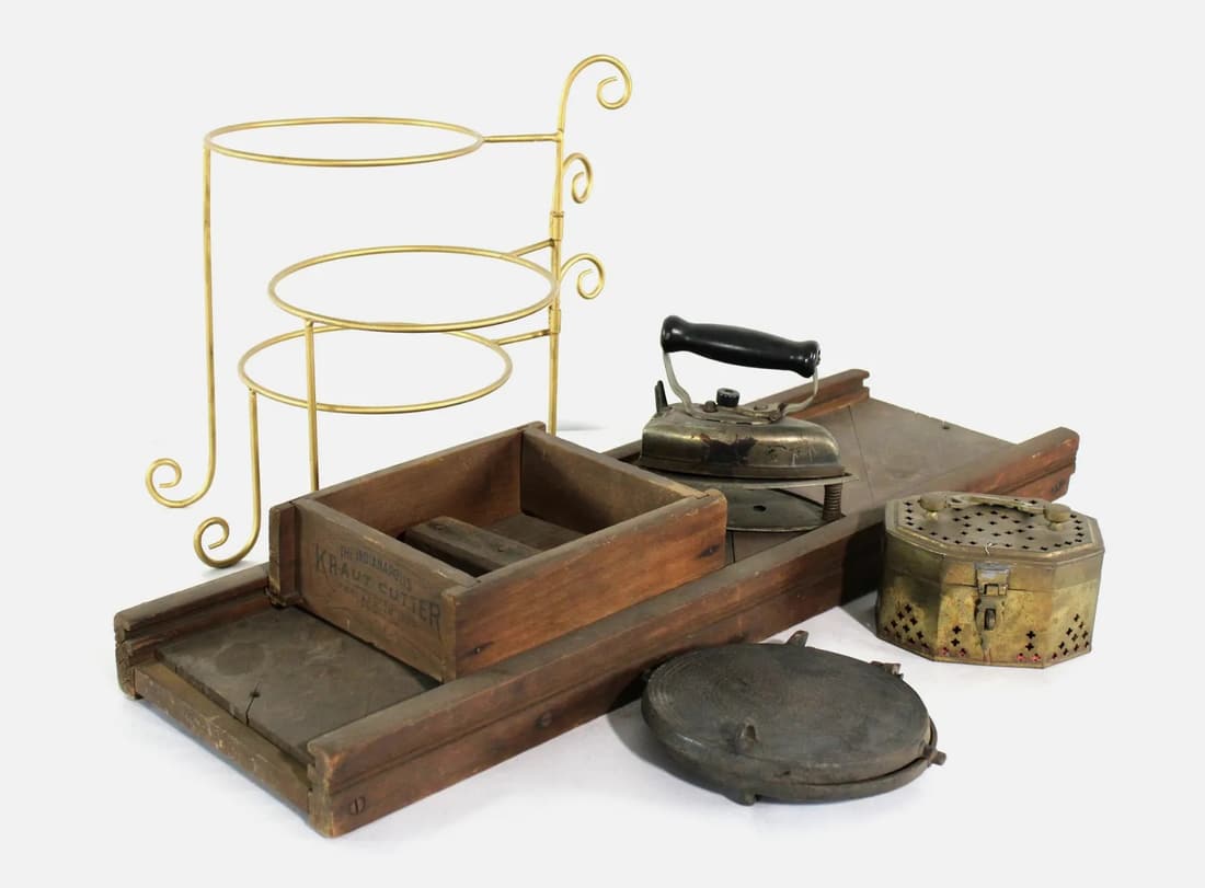 Assorted Kitchen Items incl. Cast Iron Waffle Press (1 of 2)