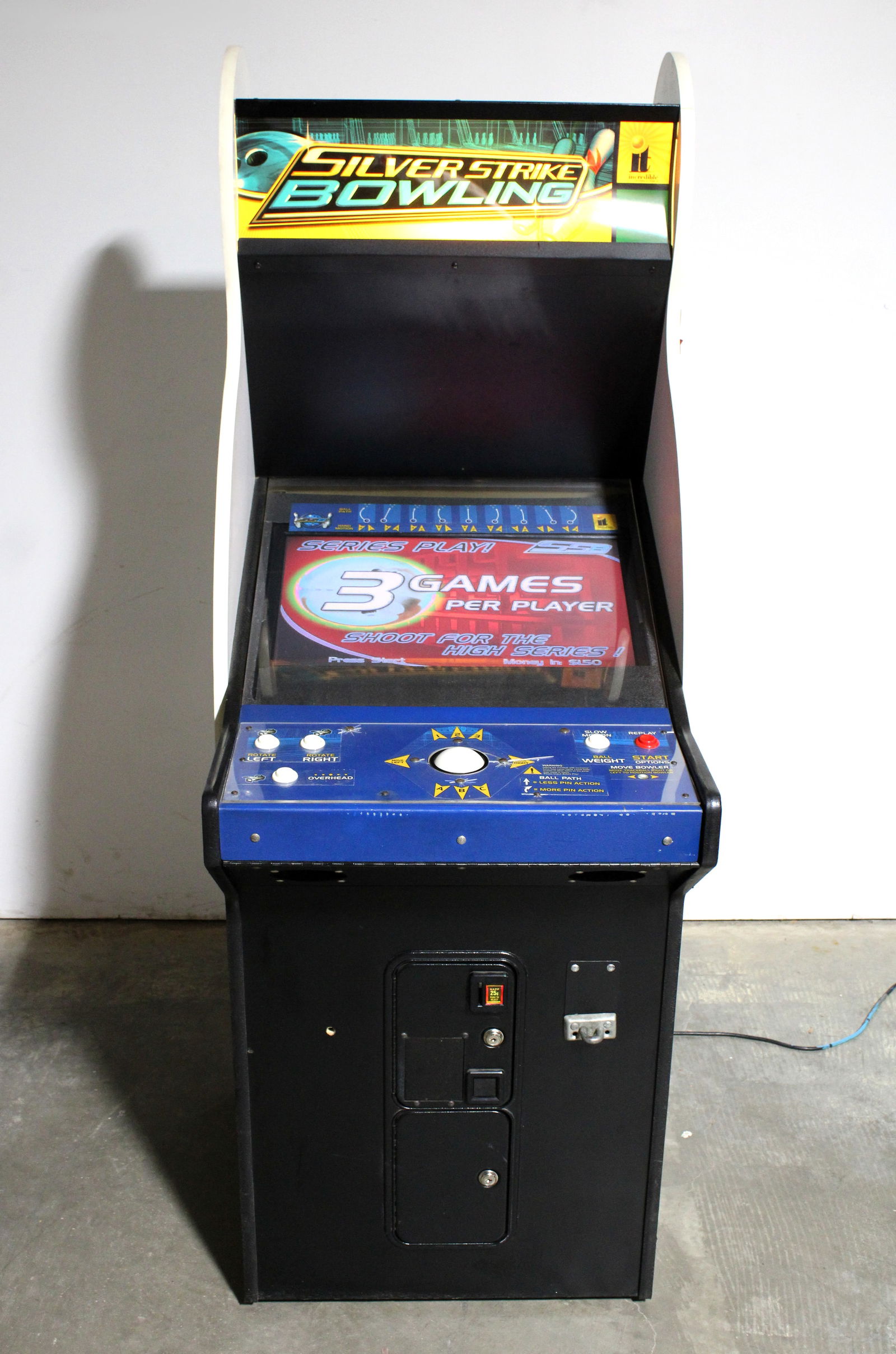 Silver Strike Bowling Arcade Game (1 of 3)