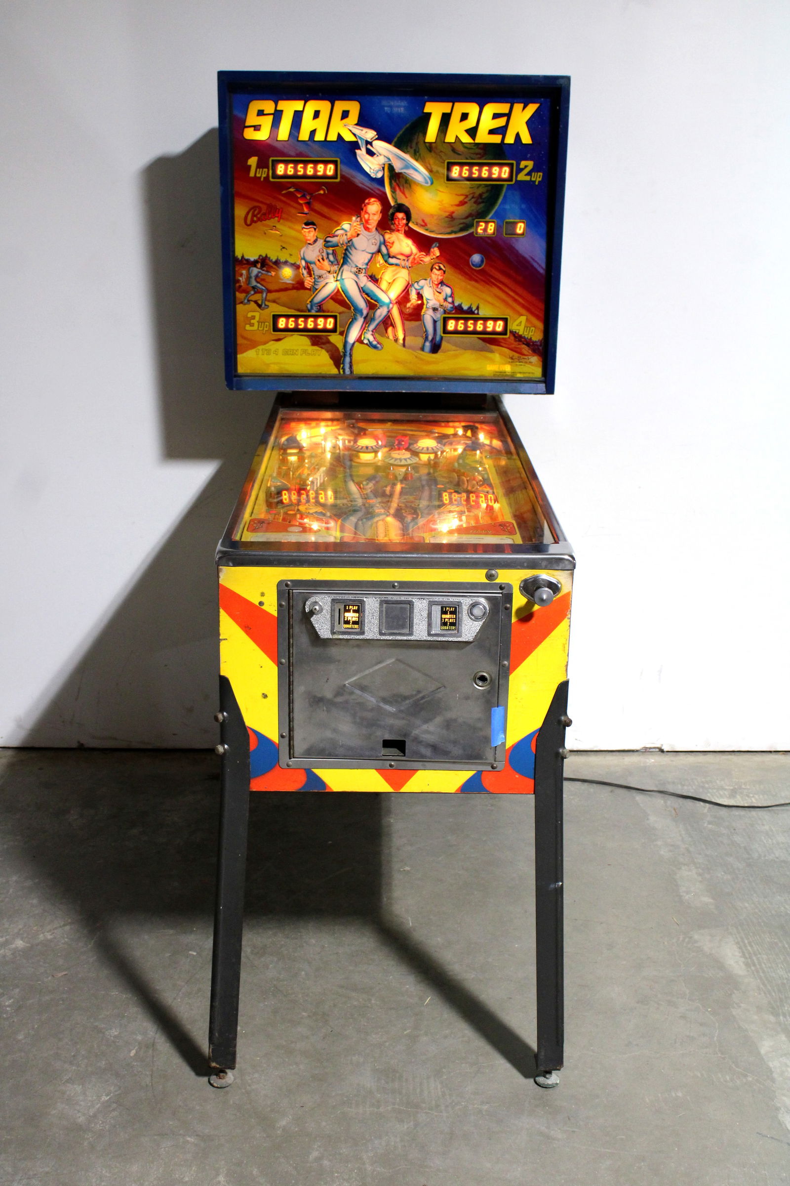 Bally Star Trek Pinball Machine (1 of 8)