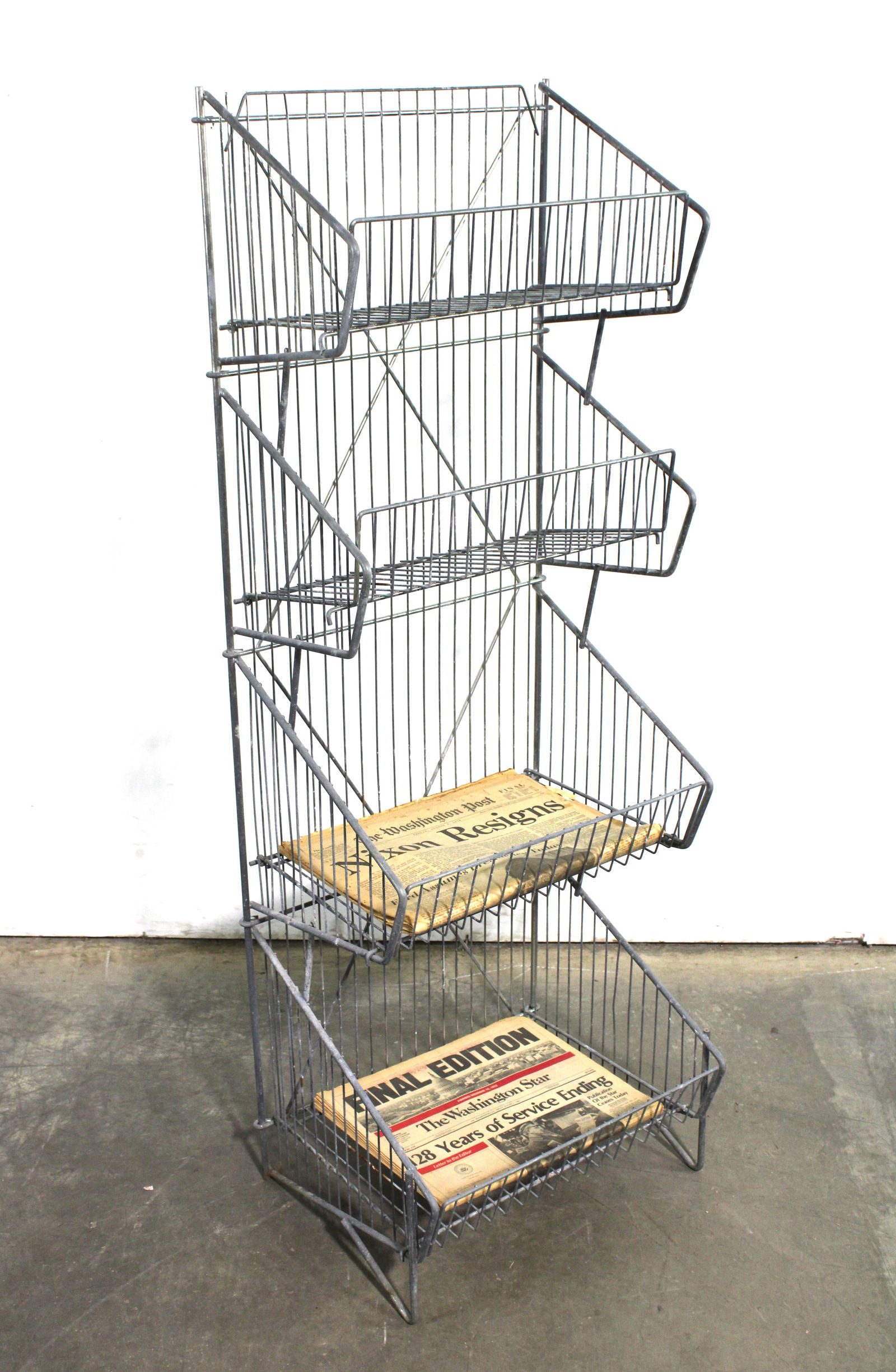 Newspaper Metal Store Rack (1 of 1)