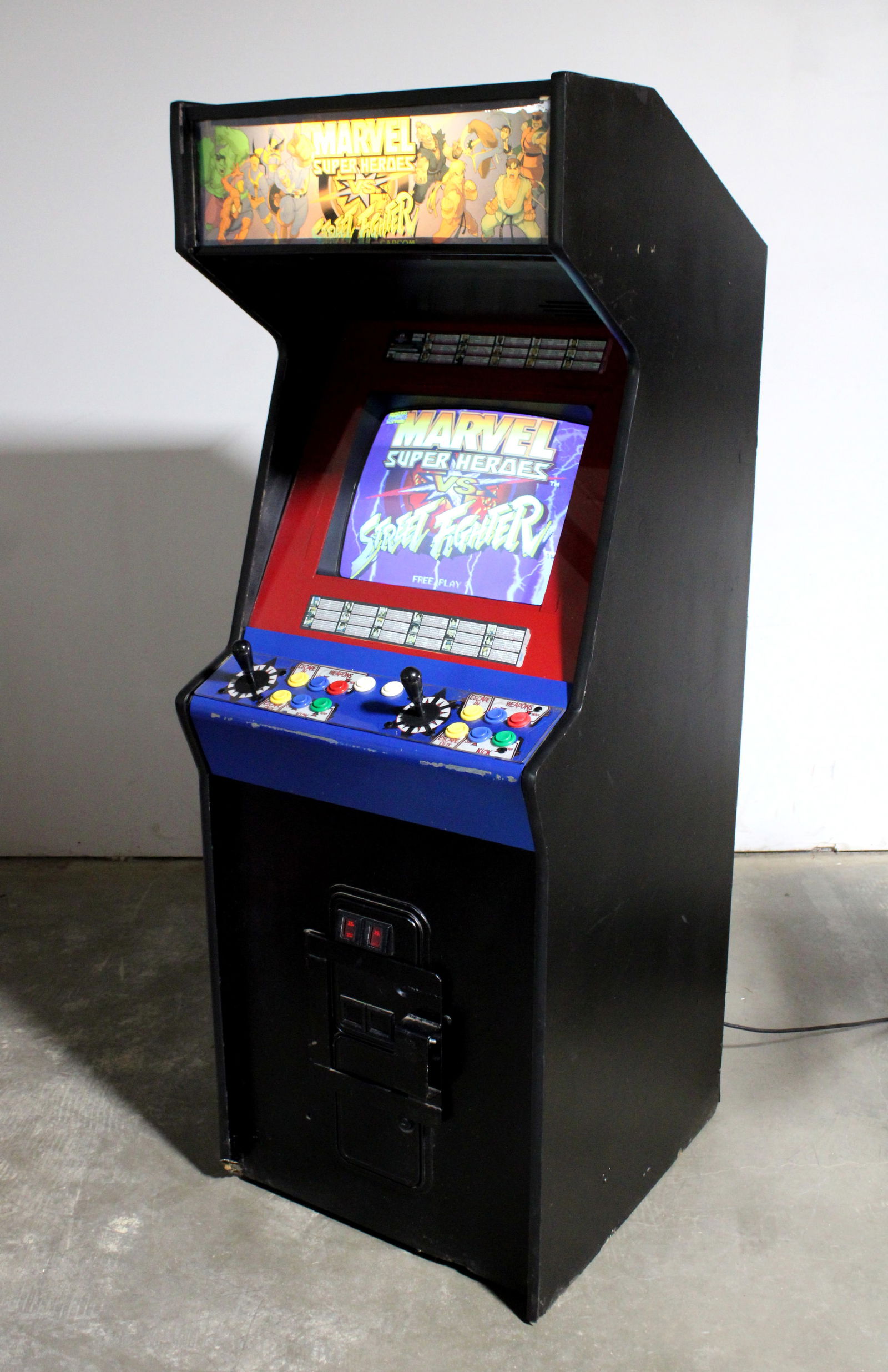 Capcom Marvel Super Heroes vs. Street Fighter Arcade Game (1 of 2)