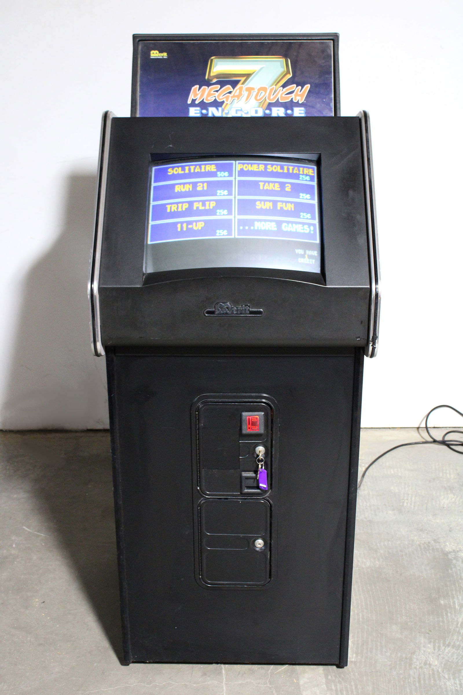 Megatouch ENCORE 7 Upright Touchscreen Game (1 of 3)