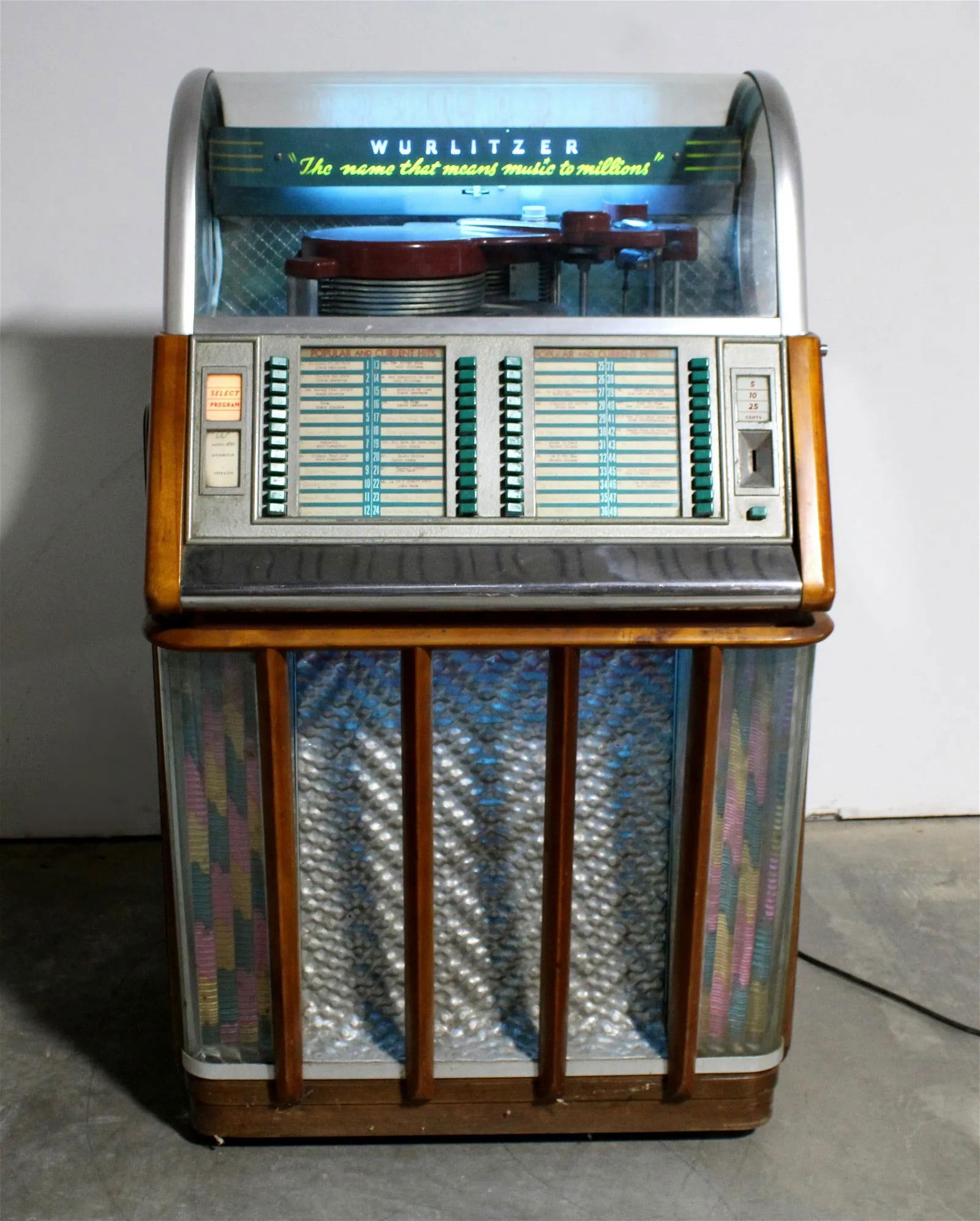 Wurlitzer Model 1650 Coin Op Jukebox (1 of 7)