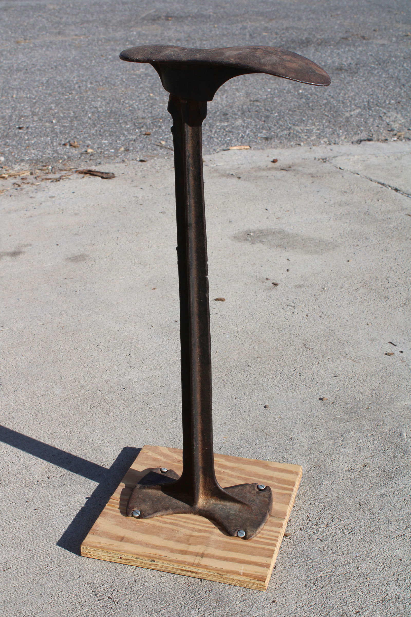 Cast Iron Cobbler Shoe Stand (1 of 1)
