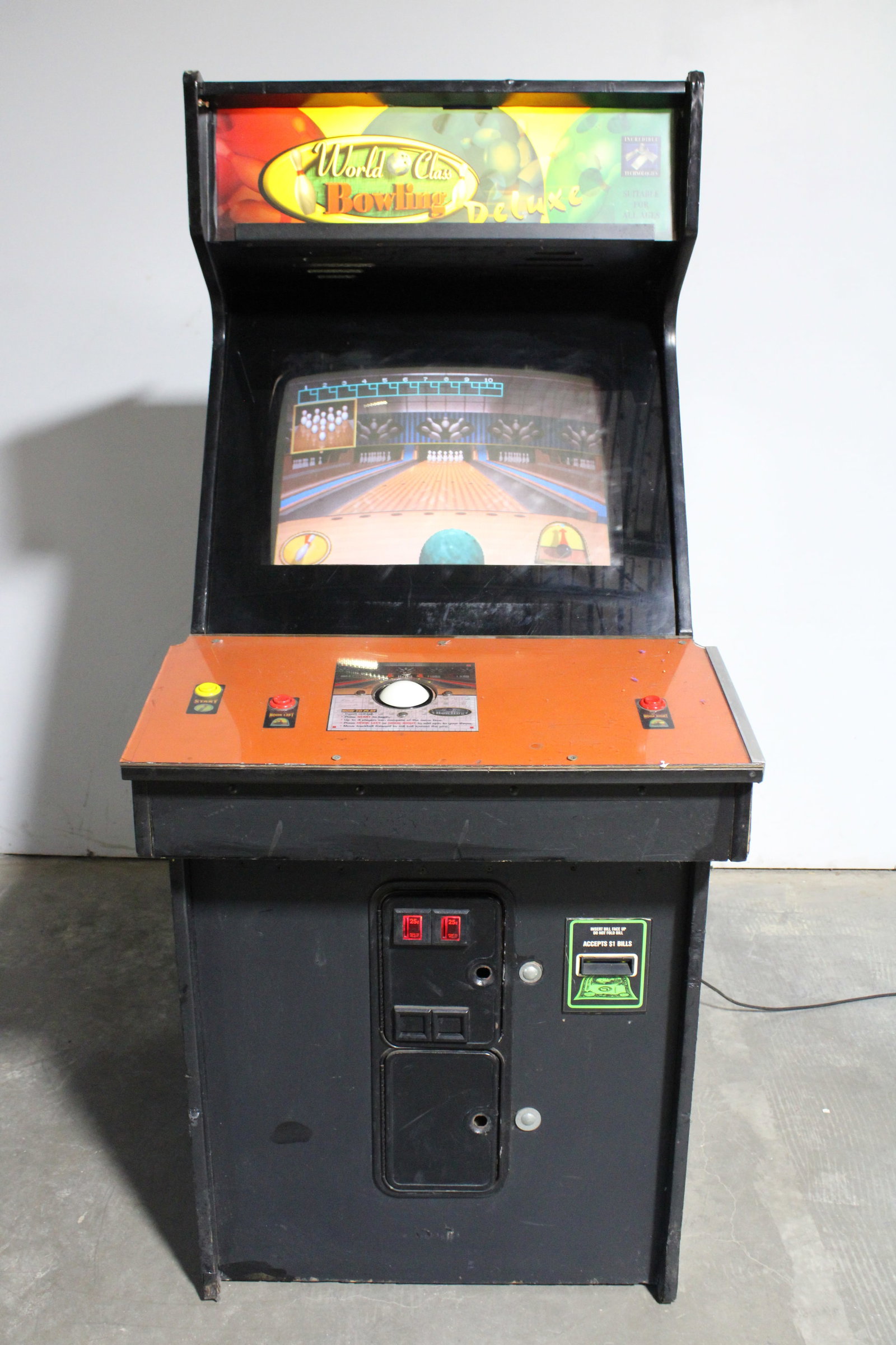 IT World Class Bowling Arcade Game (1 of 2)