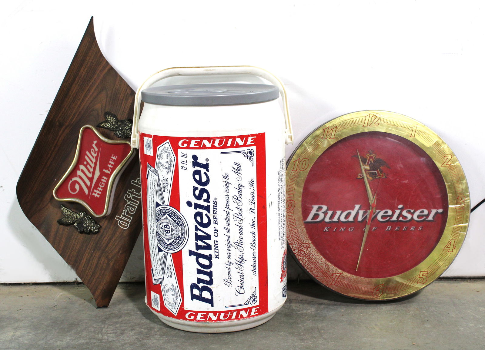Budweiser Cooler / Light Up  and Miller Beer Sign (1 of 2)