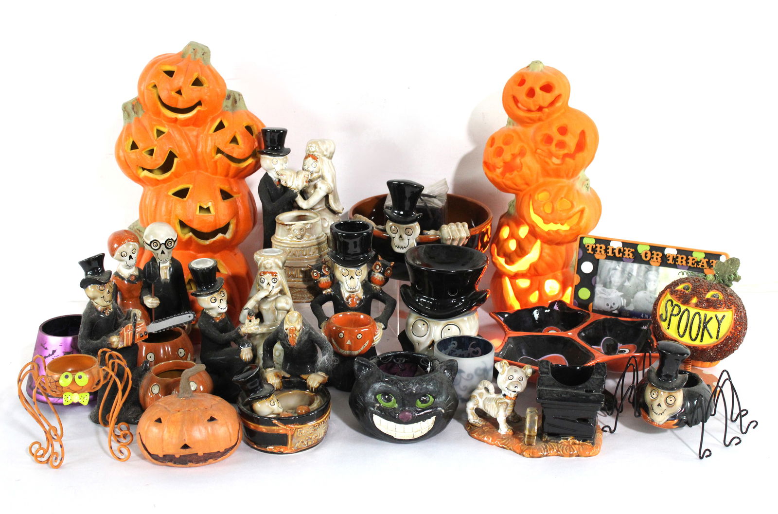 Yankee Candle Boney Bunch Halloween Decorations incl. Pumpkin Light Ups: Yankee Candle Boney Bunch Halloween Decorations including Pumpkin Light Ups. Pumpkin Light ups are plastic. This item requires third-party shipping or pickup arrangements to be made.