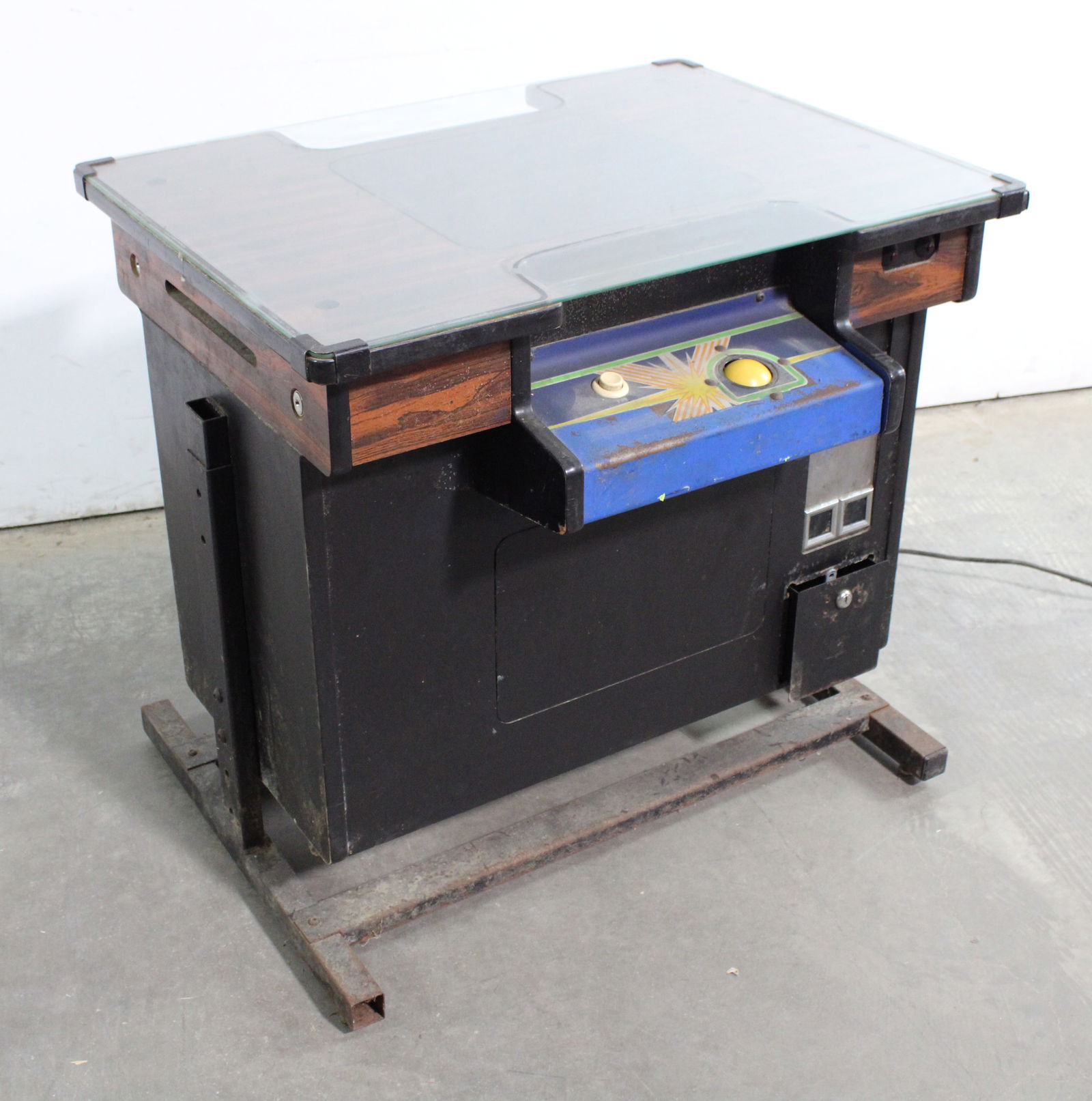 Atari Centipede Cocktail Arcade Game (1 of 4)