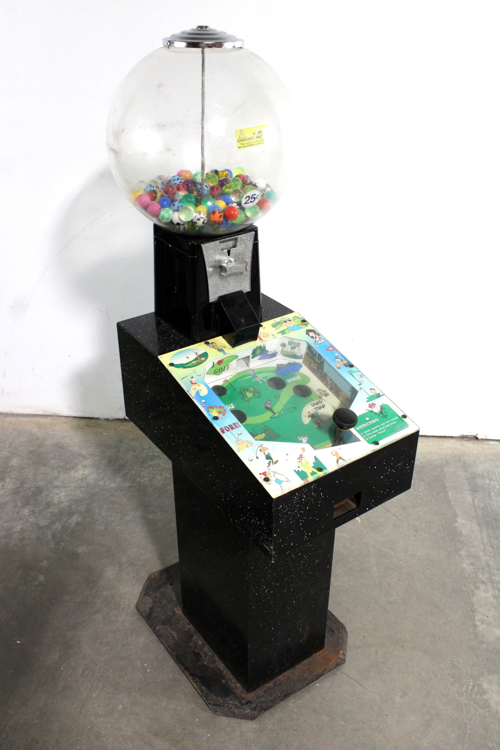 Golf Themed Bouncy Ball / Gum Vendor (1 of 3)