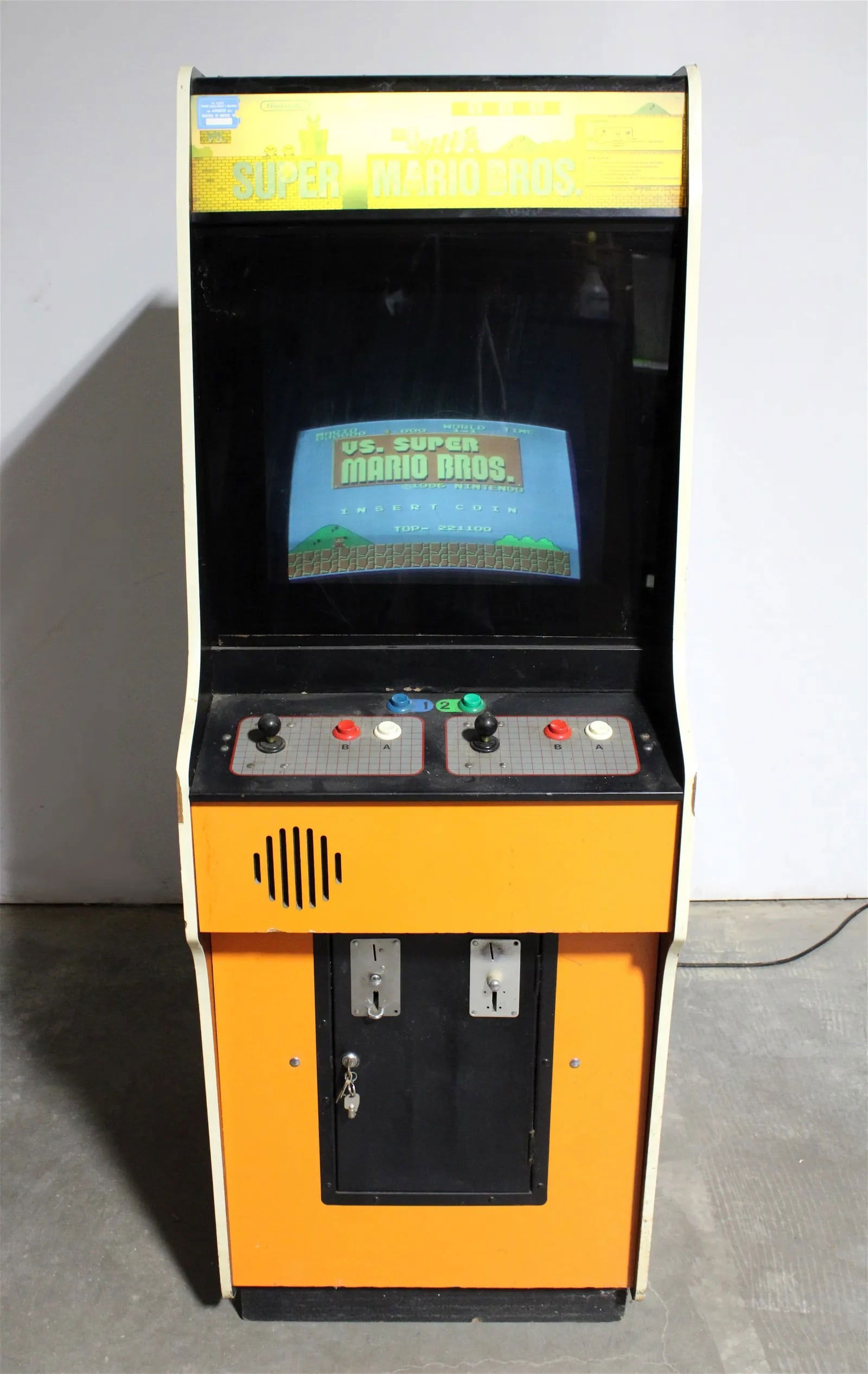 Nintendo Super Mario Bros. Arcade Game (1 of 3)