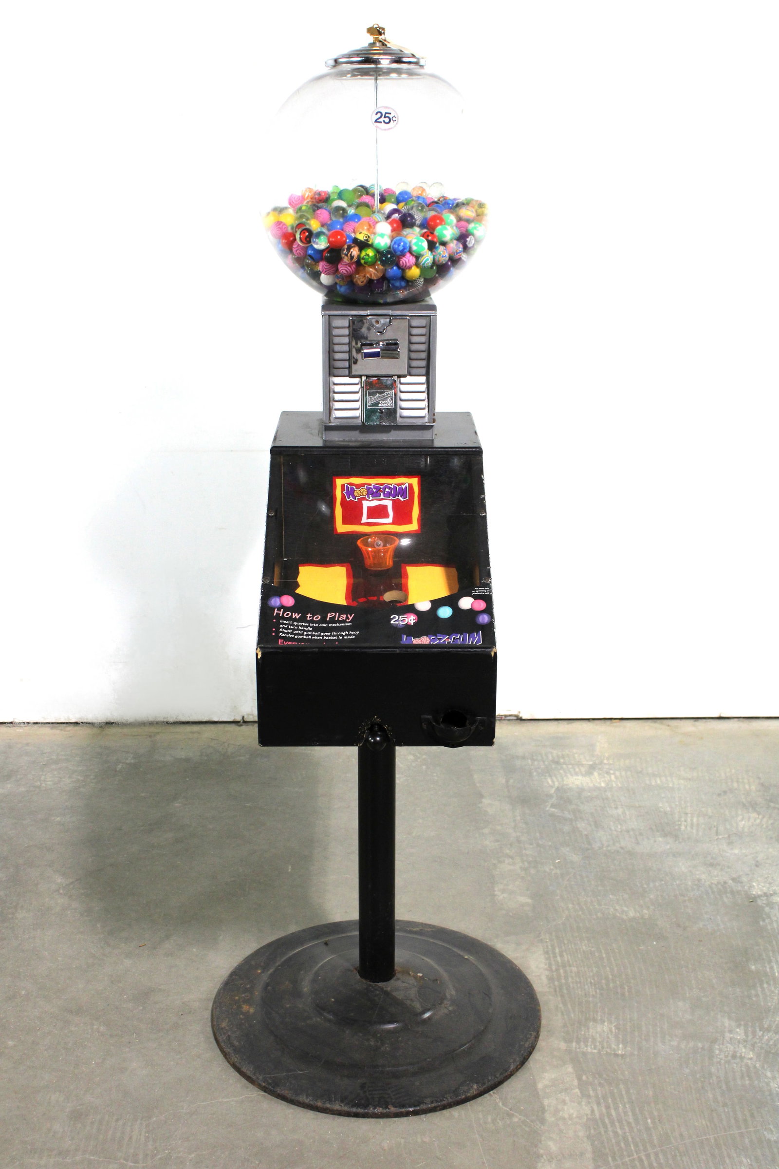 Basketball Themed Coin Operated Gum / Bouncy Ball Vendor: Basketball Themed Coin Operated Gum / Bouncy Ball Vendor. Working with keys. This item requires third party shipping or pickup arrangements to be made. Dimensions:62 x 23 x 23