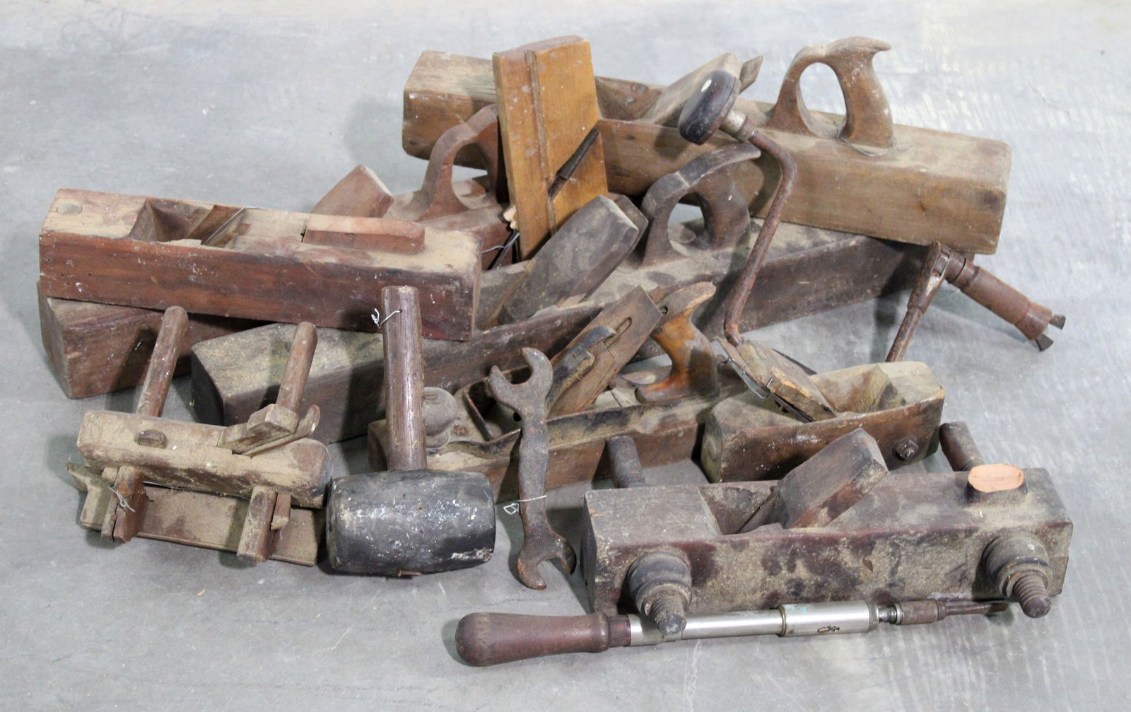 Large Lot of Wood Planers and Tools (1 of 2)