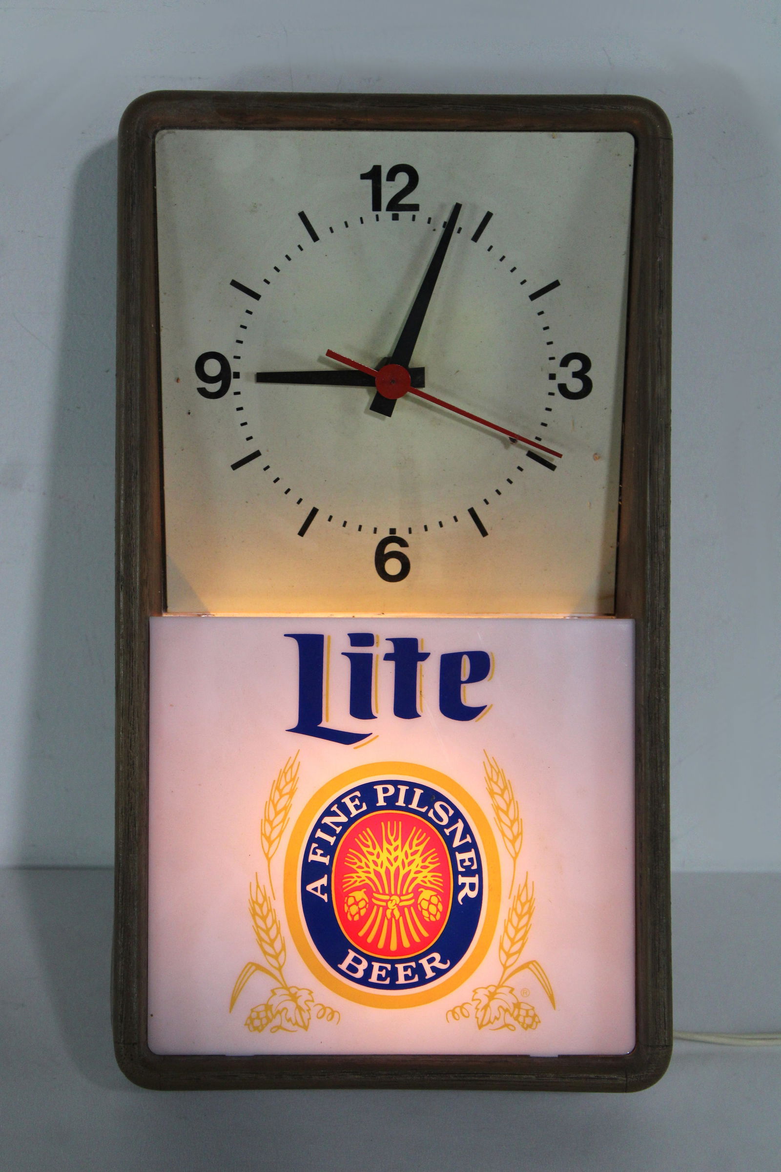 ビンテージ　MILLER LITE BEER LIGHT UP CLOCK VINTAGE 1992 MILLER LITE BEER CAN LIGHT UP CLOCK PLASTIC