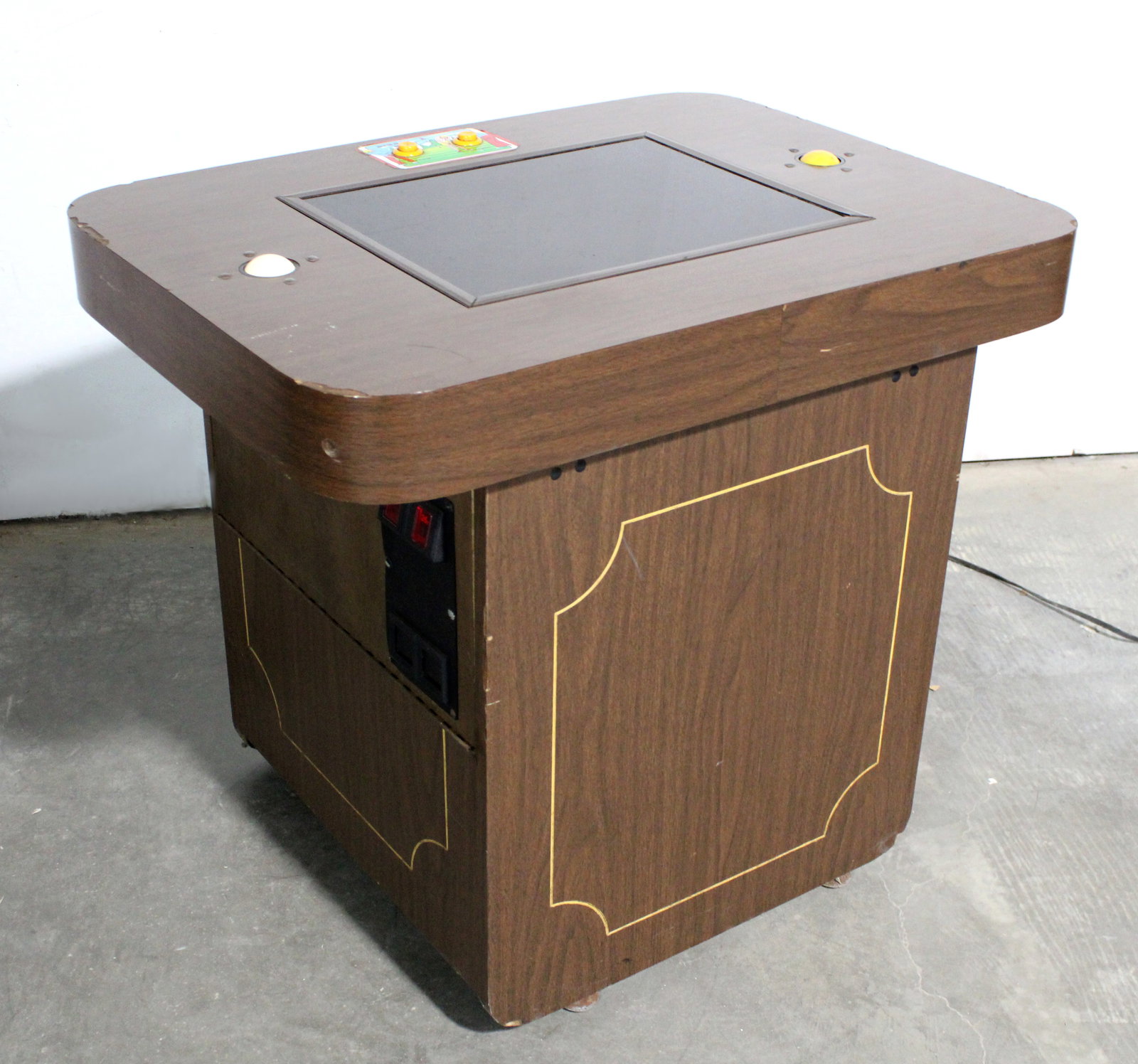 Taito Birdie King Cocktail Arcade Game: Taito Birdie King Cocktail Arcade Game. Plays blind. Monitor working well prior to transport. This item requires third-party shipping or pickup arrangements to be made. Dimensions: 31 x 36 x 27