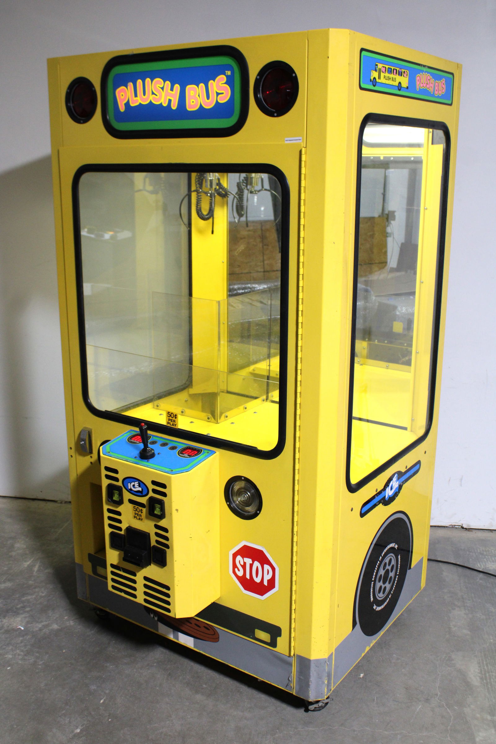 Ice Plush Bus Toy Crane Arcade Game (1 of 2)