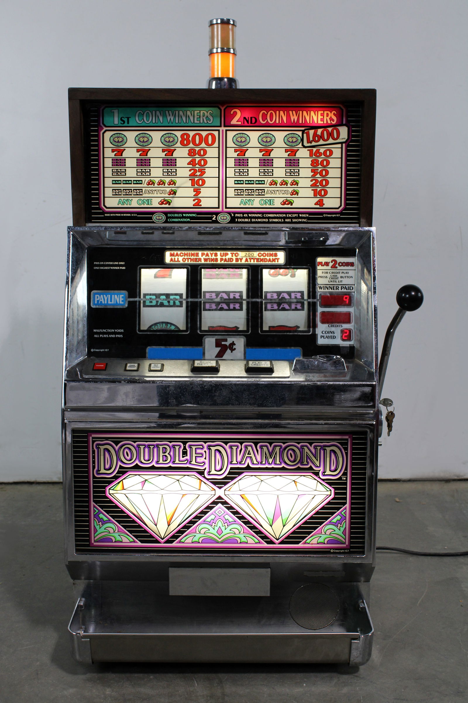 IGT Double Diamond Slot Machine (1 of 3)