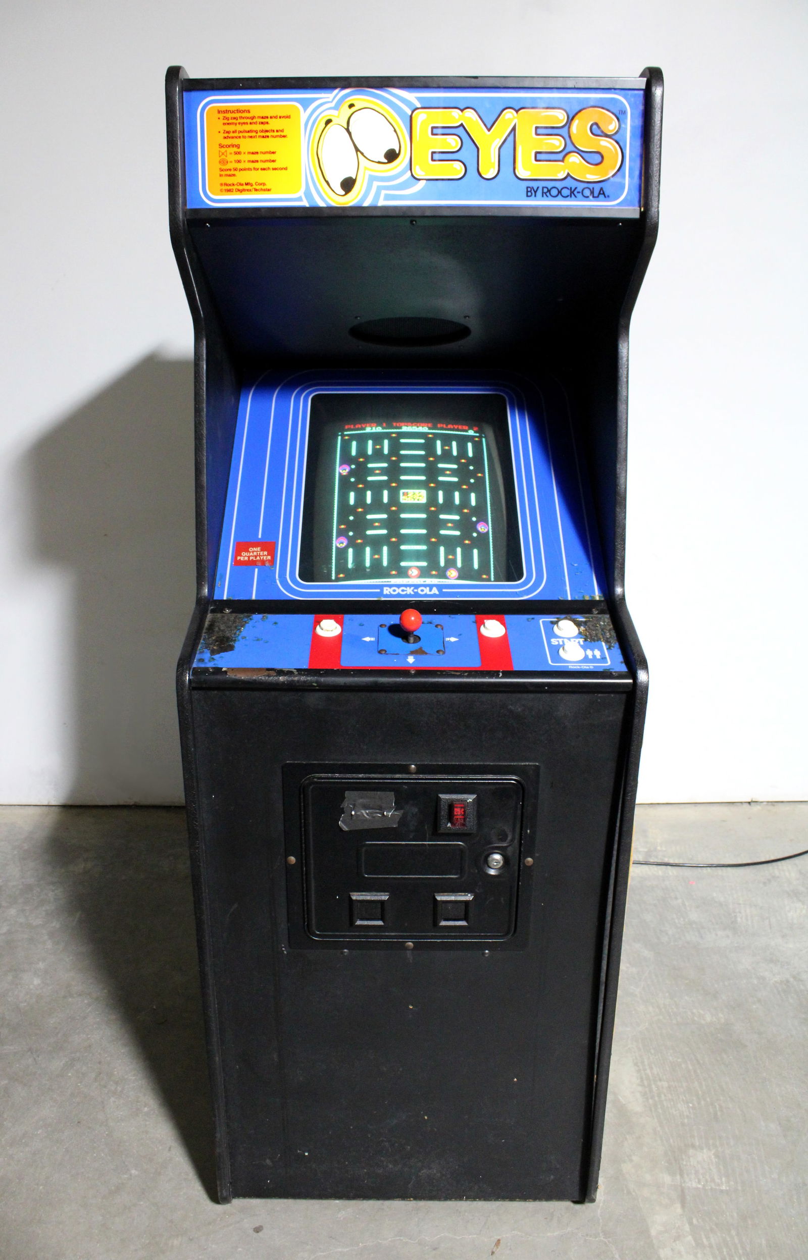 Rockola Eyes Arcade Game (1 of 4)