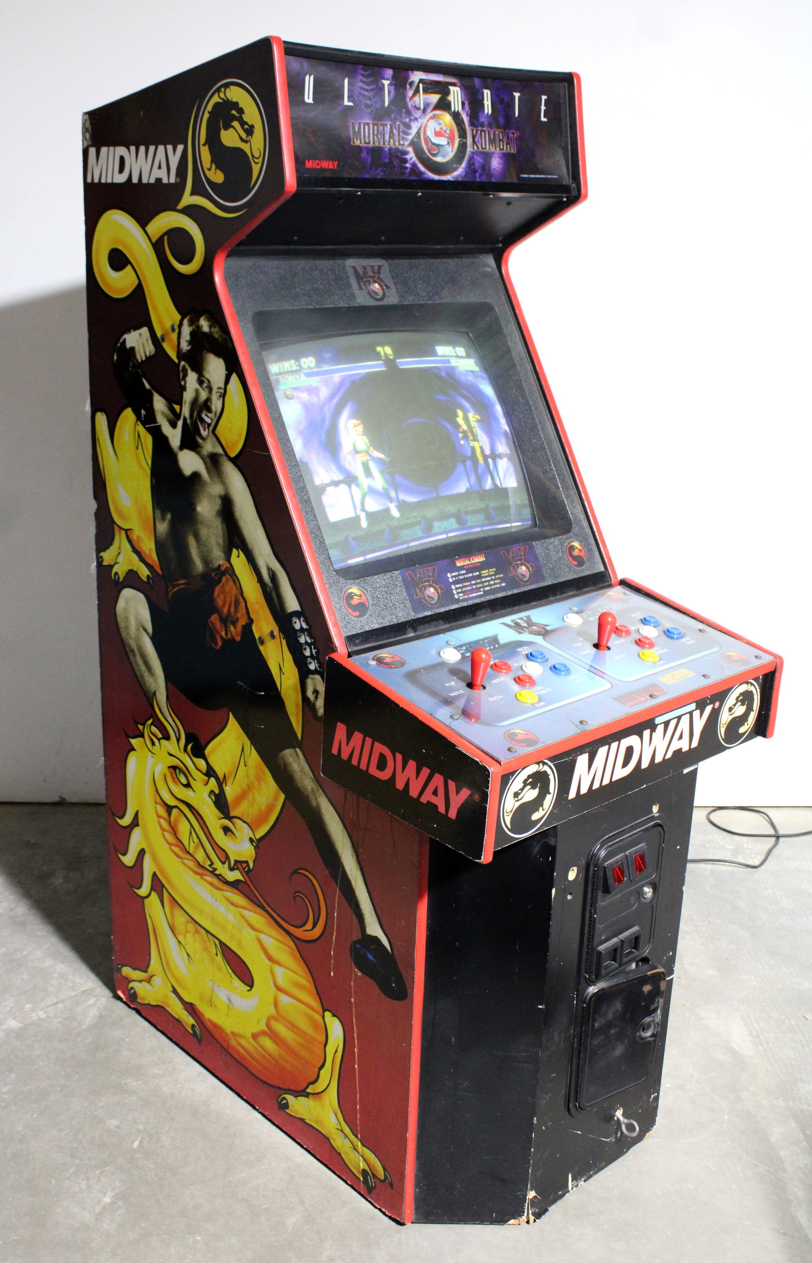 Midway Ultimate Mortal Kombat 3 Arcade Game (1 of 3)