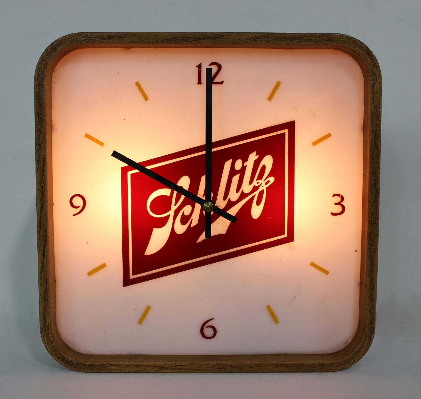 Schlitz Beer Light Up Clock (1 of 2)