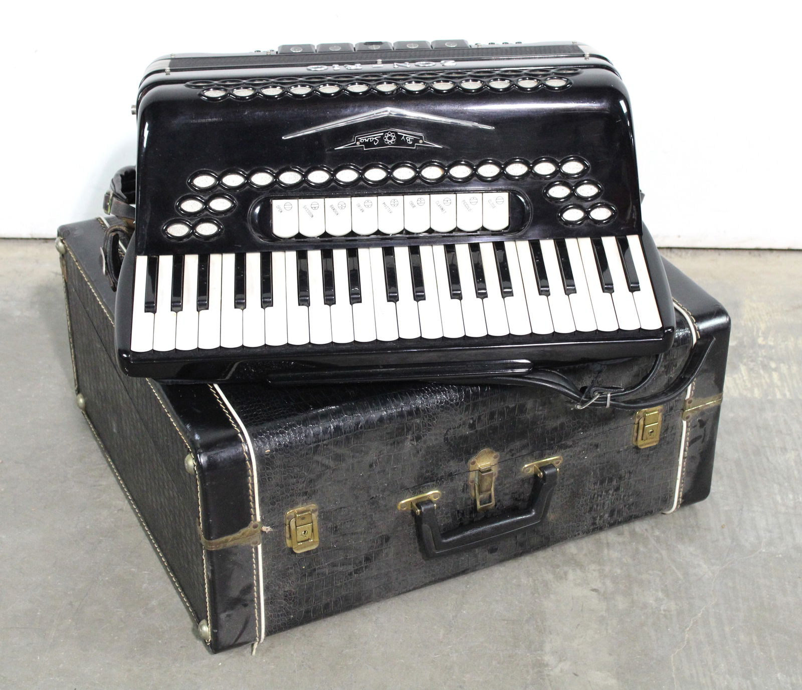 Zon-Rio Italian Accordian in Case: This item requires third-party shipping or pickup arrangements to be made. Dimensions of case: 20 x 23 x 10