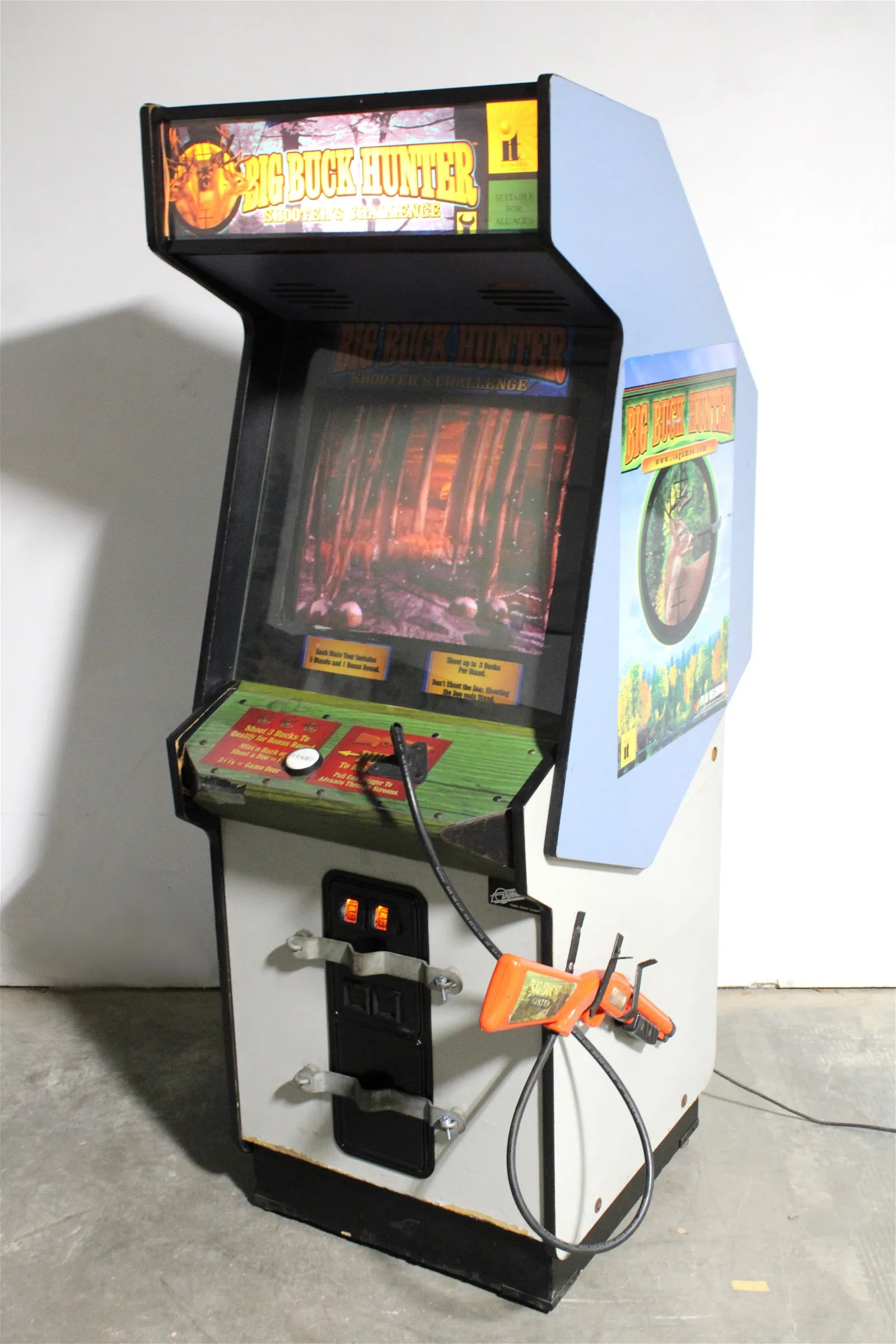 IT Big Buck Hunter Shooter's Challenge Arcade Game: Powers on, gun does not work. This item requires third-party shipping or pickup arrangements to be made. Dimensions: 75 x 31 x 35