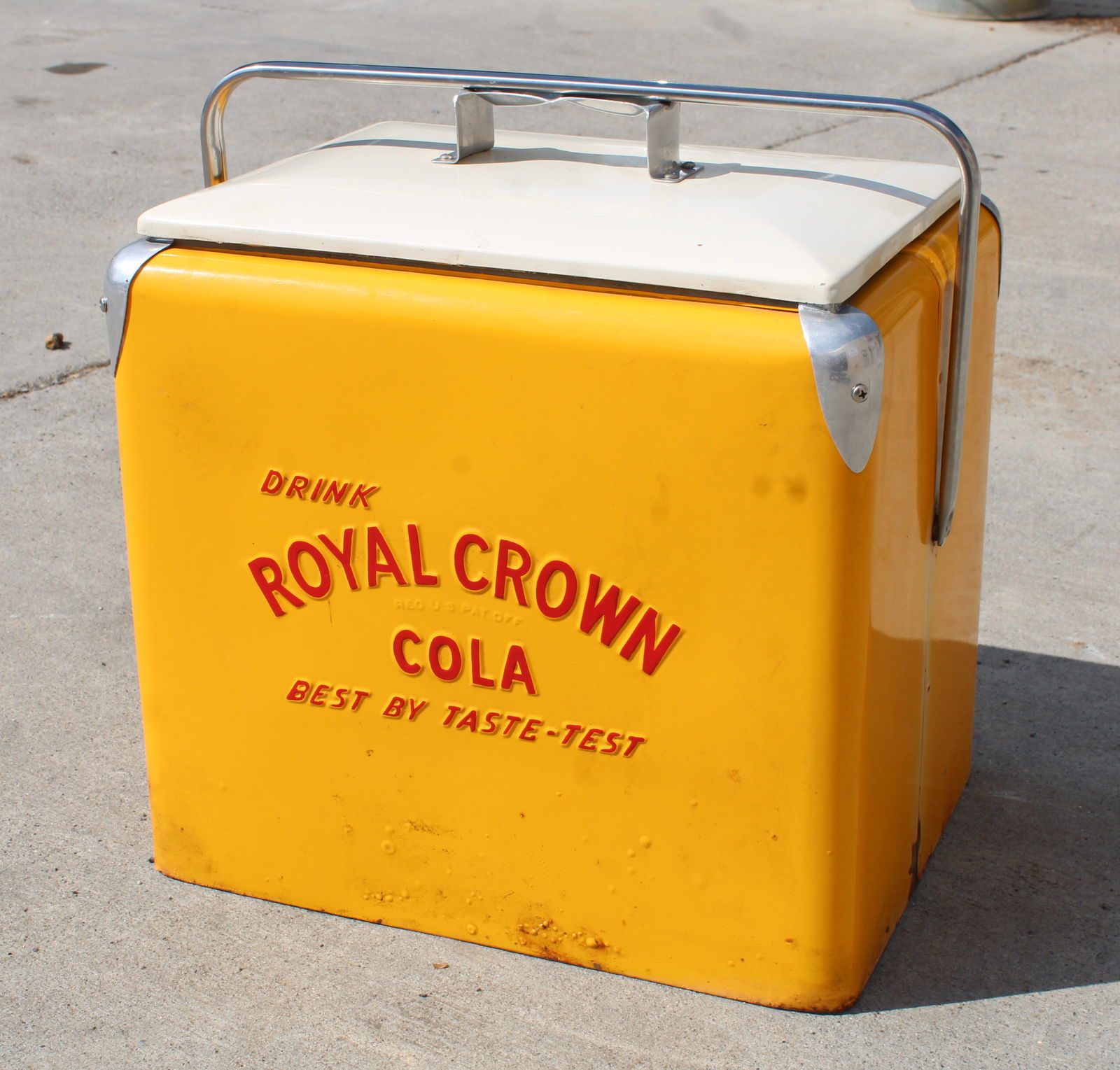 Embossed Royal Crown Picnic Cooler (1 of 5)