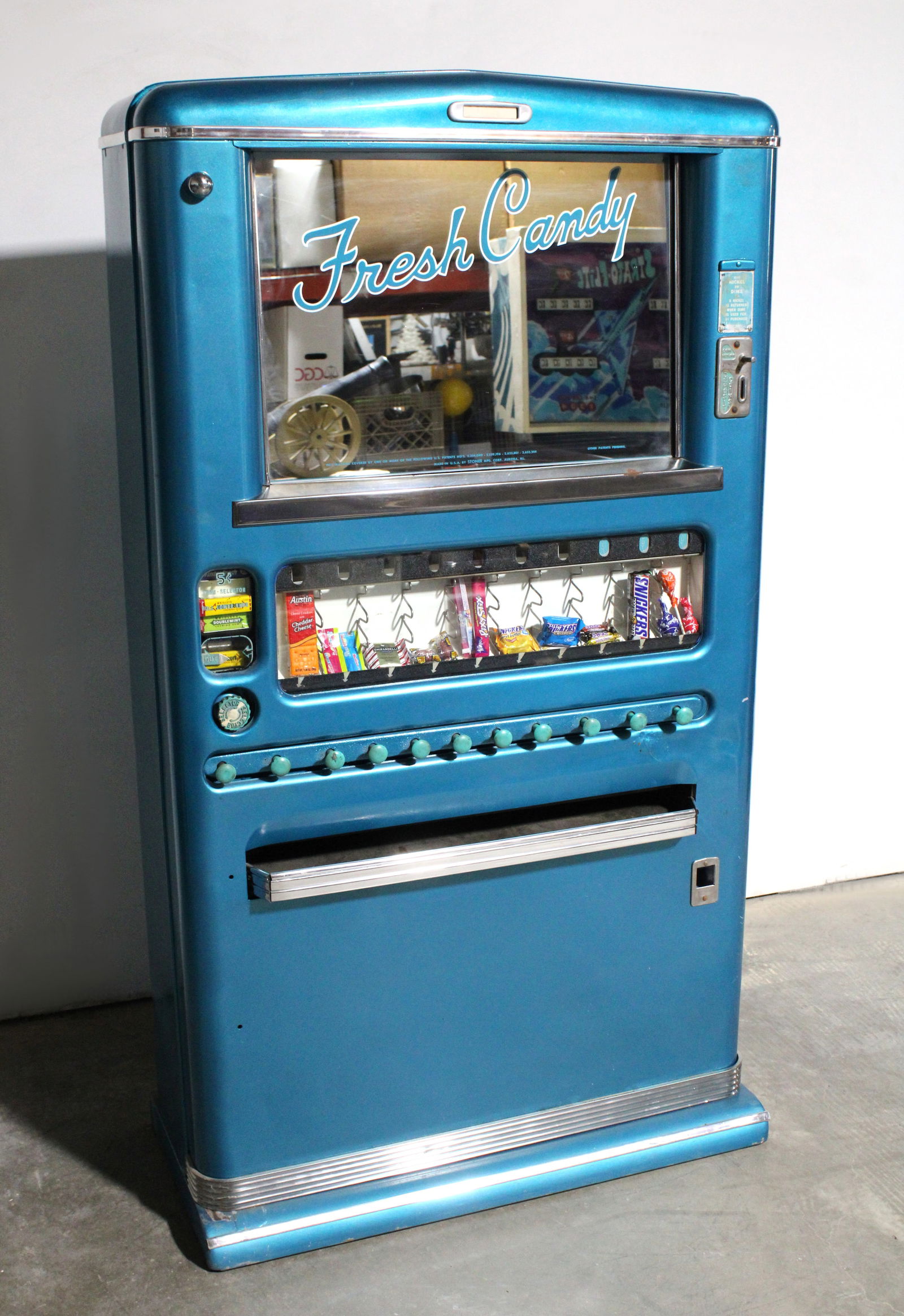 Stoner Candy Coin Operated Vending Machine (1 of 7)