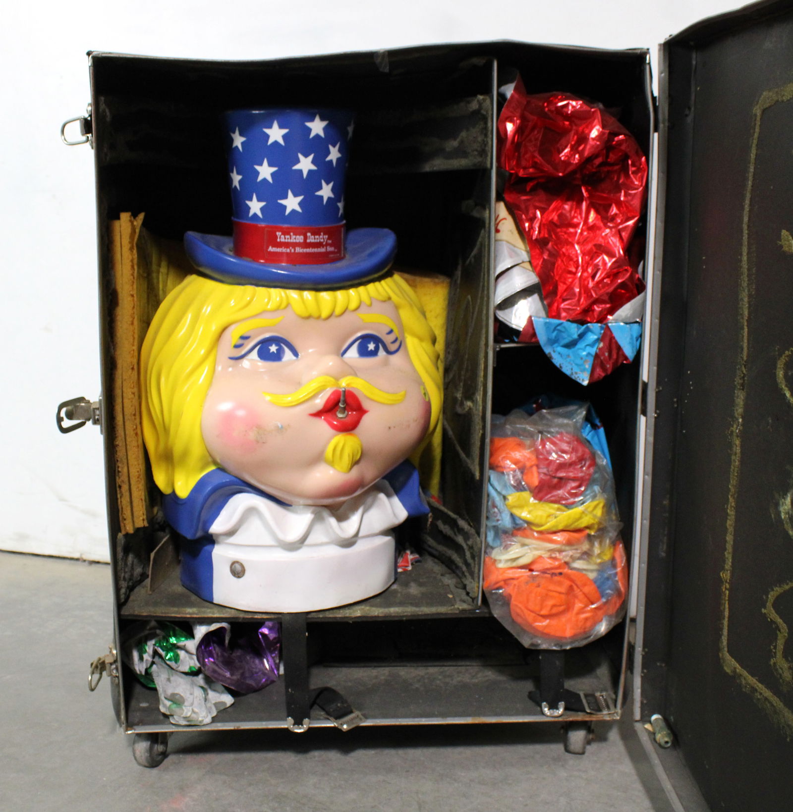 Yankee Doodle Dandy Helium Balloon Inflator in Carrying Case (1 of 6)