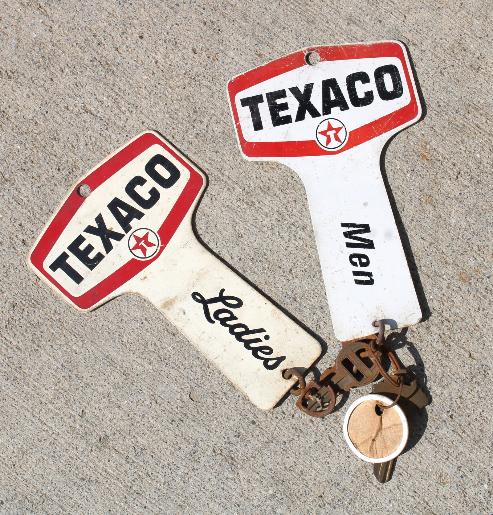 Texaco Men / Ladies Bathroom Key Hangers: In-house shipping available. Dimensions of one: 6 x 4