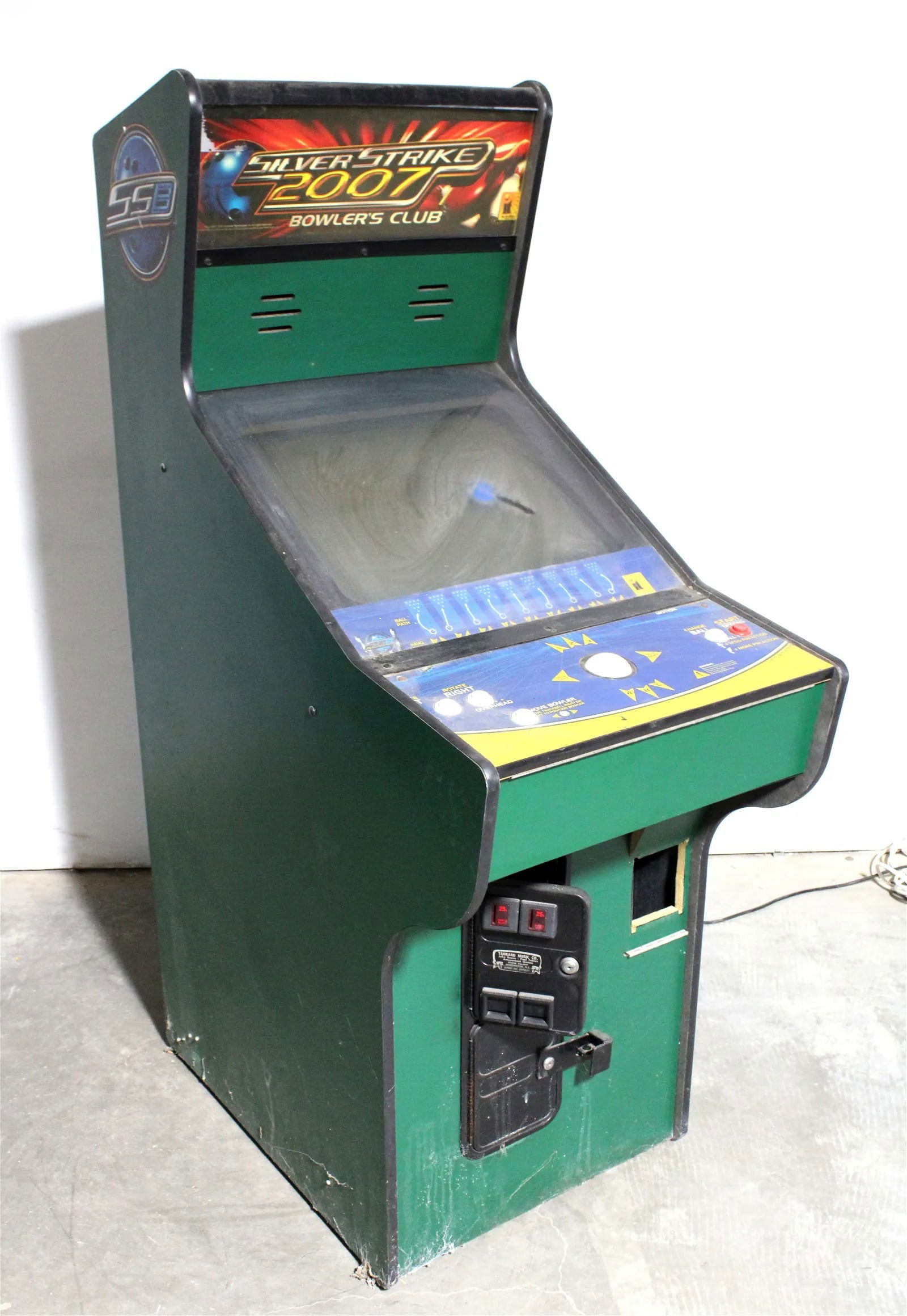IT Silver Strike 2007 Bowler's Club Arcade Game (1 of 2)