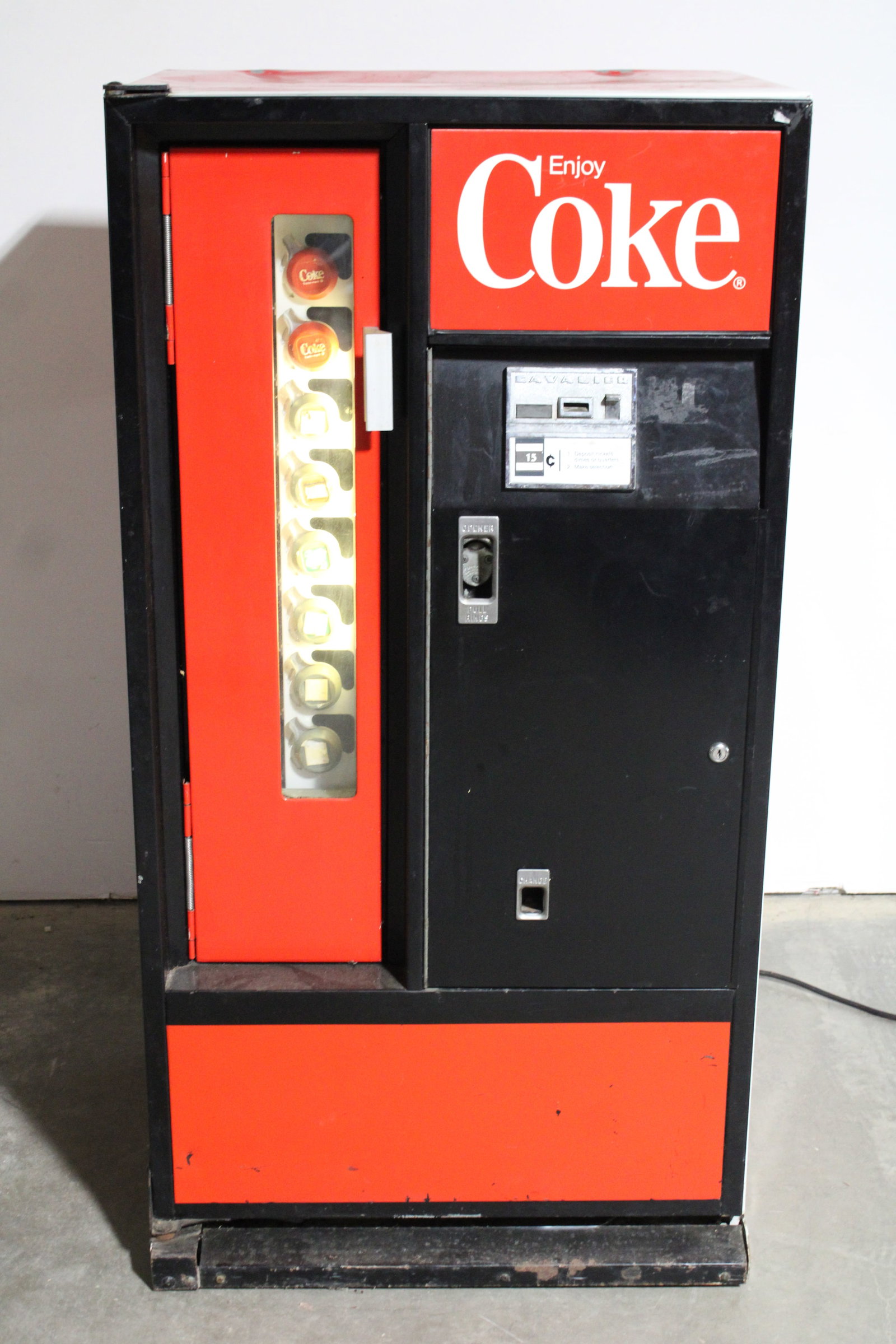 Coca Cola Model 8-64 Vending Machine (1 of 5)