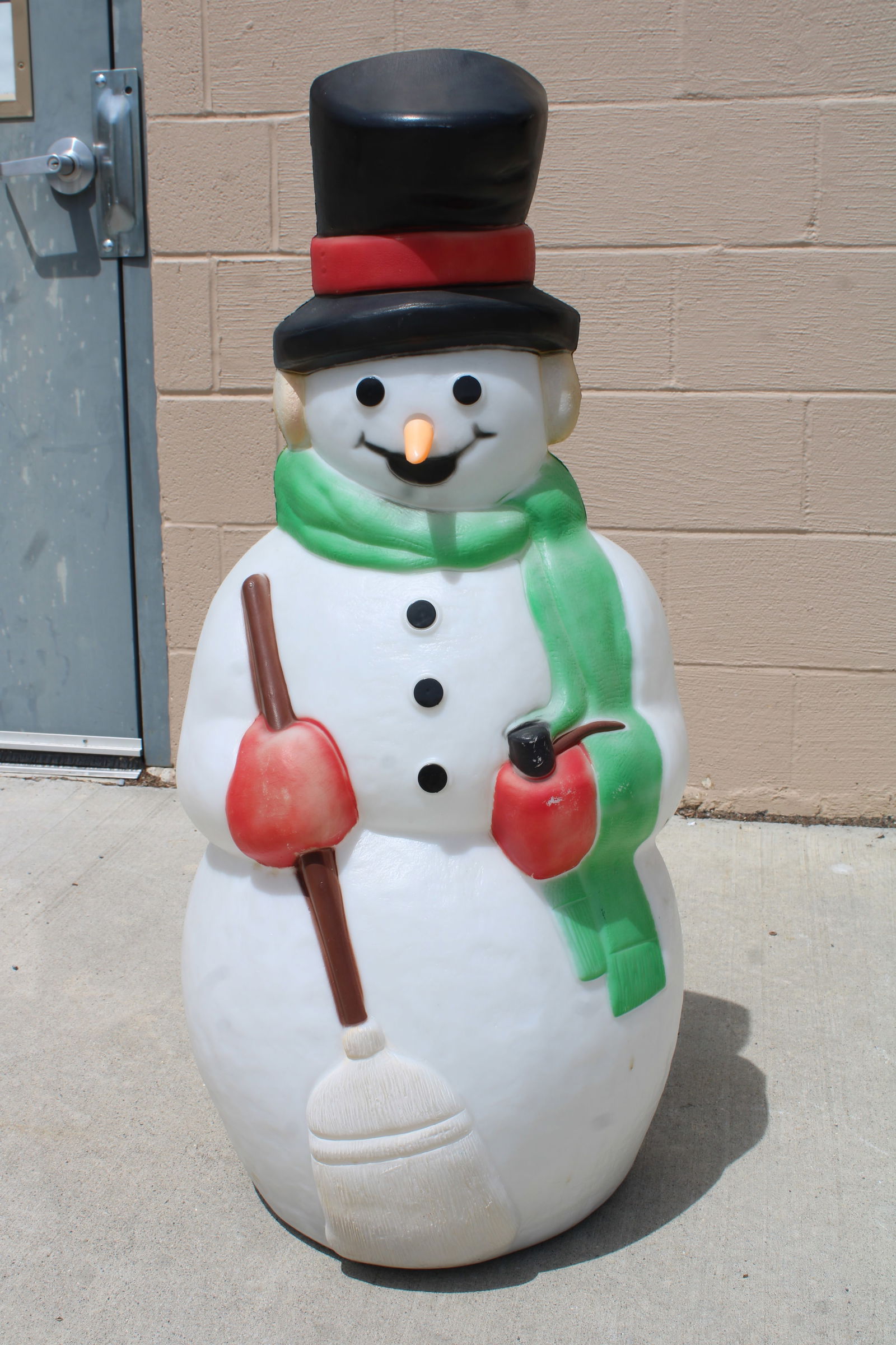 Frosty The Snowman Vintage Empire Christmas Blow Mold: This item requires third-party shipping or pickup arrangements to be made. Dimensions: 40 x 21 x 20