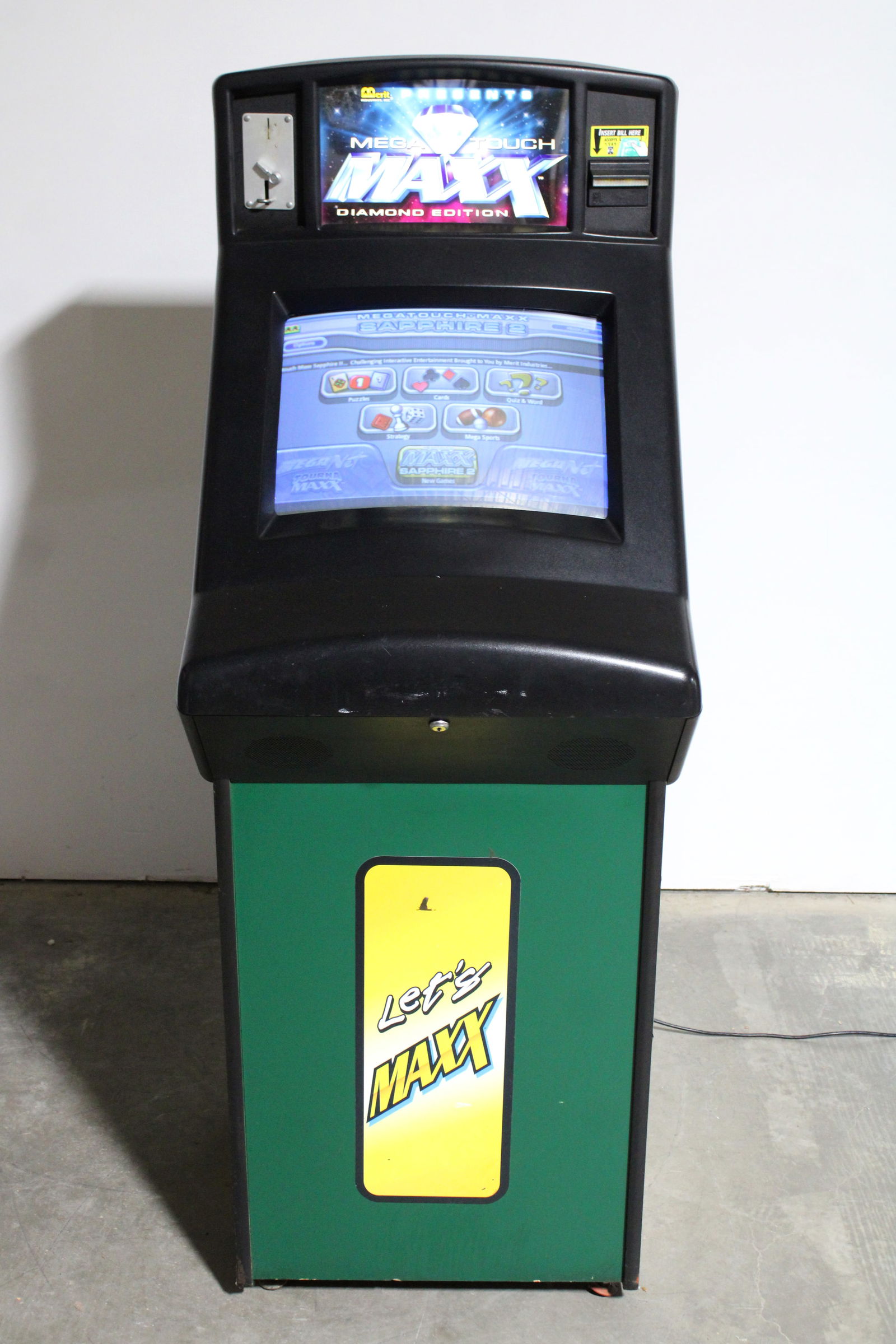 Merit Megatouch Maxx Sapphire 2 Upright Touschreen Arcade Game (1 of 3)